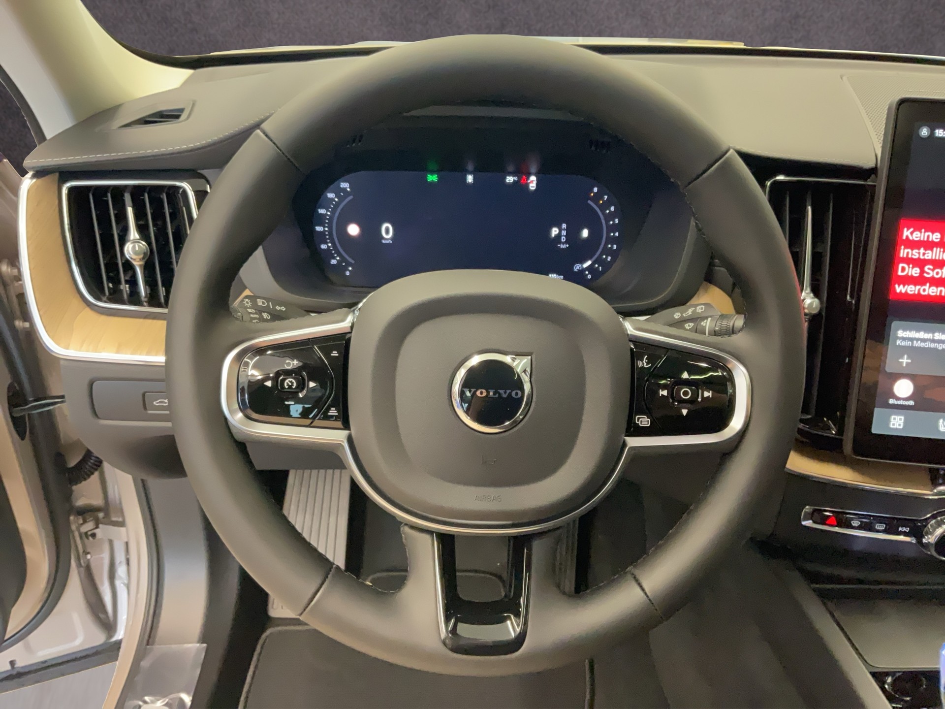 VOLVO XC60 2.0 B5 MH Ultra Dark AWD-image-15