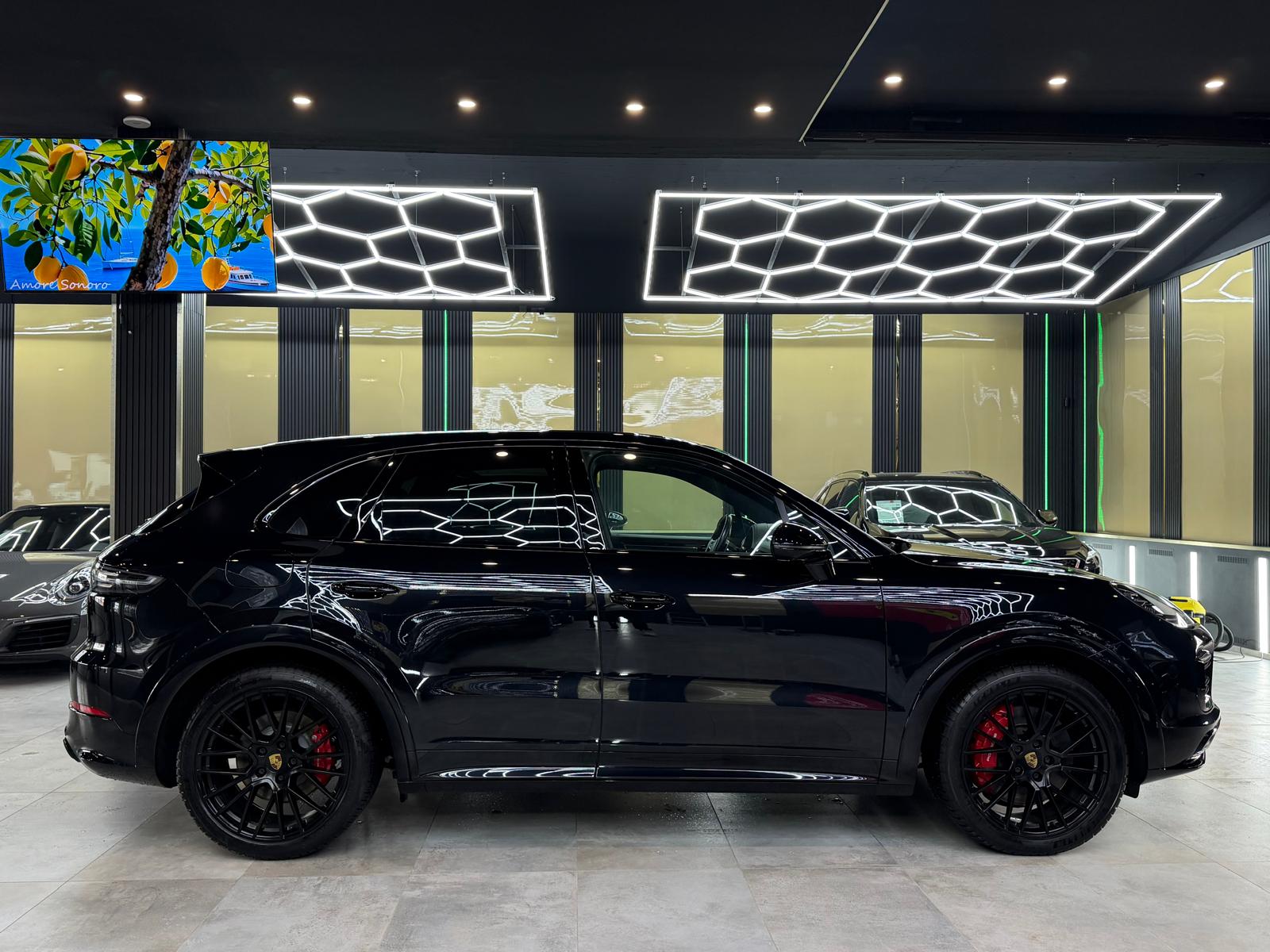 PORSCHE Cayenne 4.0 V8 GTS-showroom-element-3