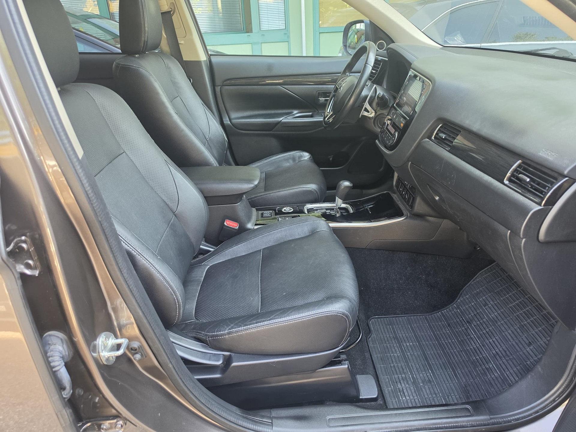 MITSUBISHI Outlander 2.2 DID Diamond 4WD Automatic-image-10