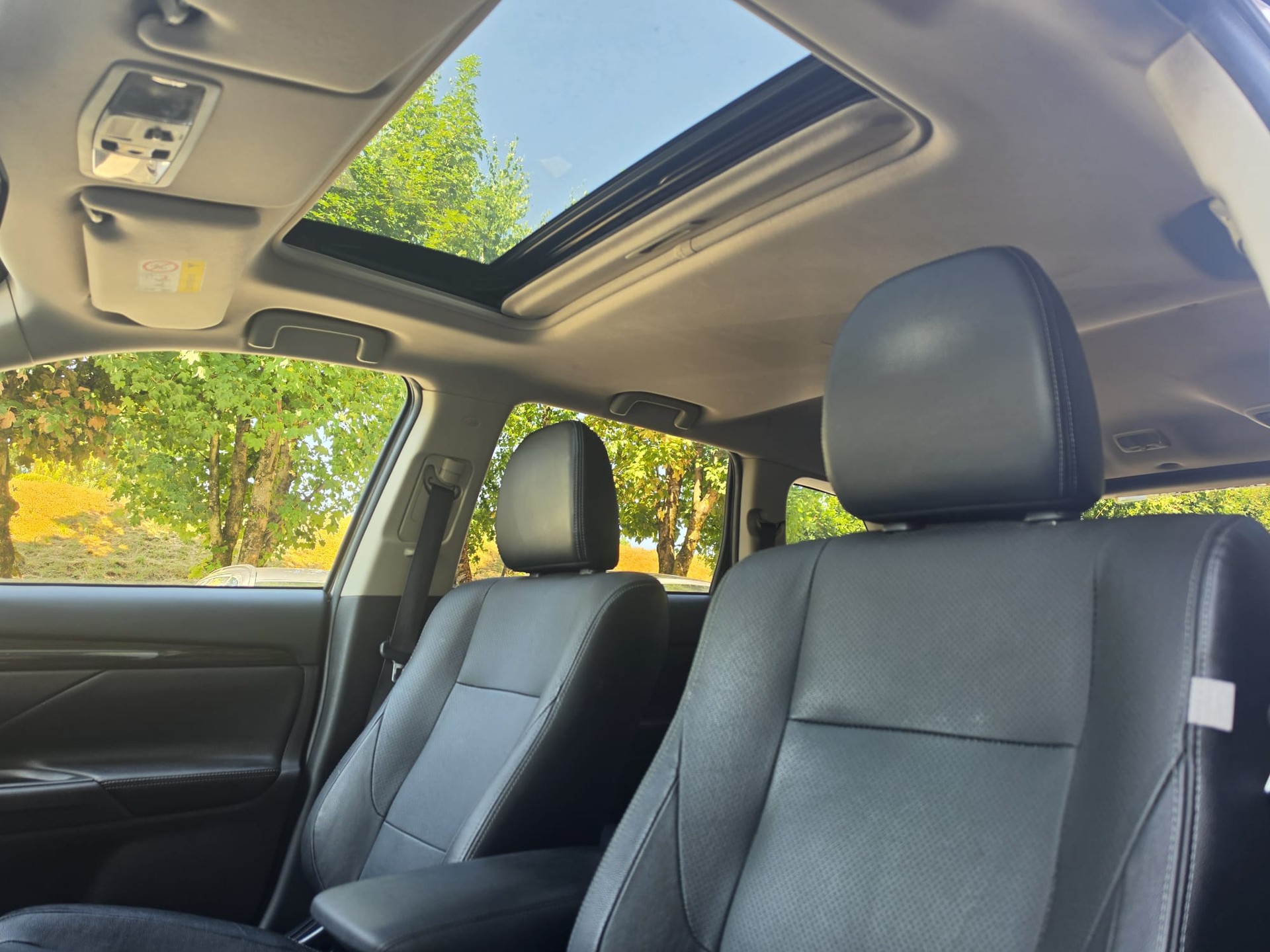 MITSUBISHI Outlander 2.2 DID Diamond 4WD Automatic-image-11
