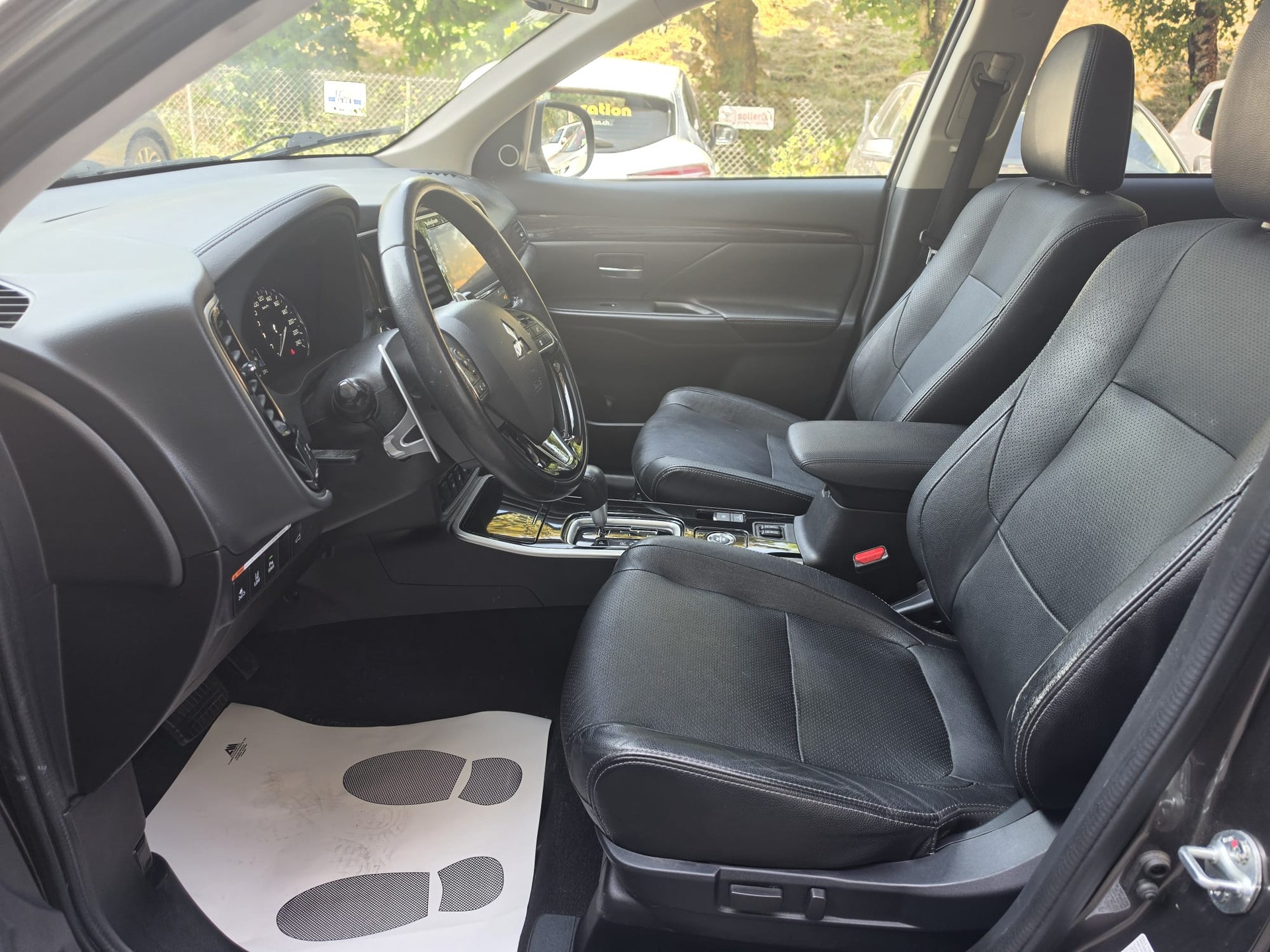 MITSUBISHI Outlander 2.2 DID Diamond 4WD Automatic-image-9