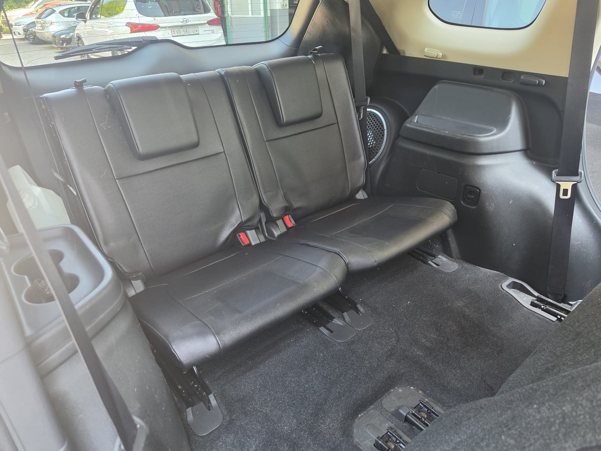 MITSUBISHI Outlander 2.2 DID Diamond 4WD Automatic-image-23