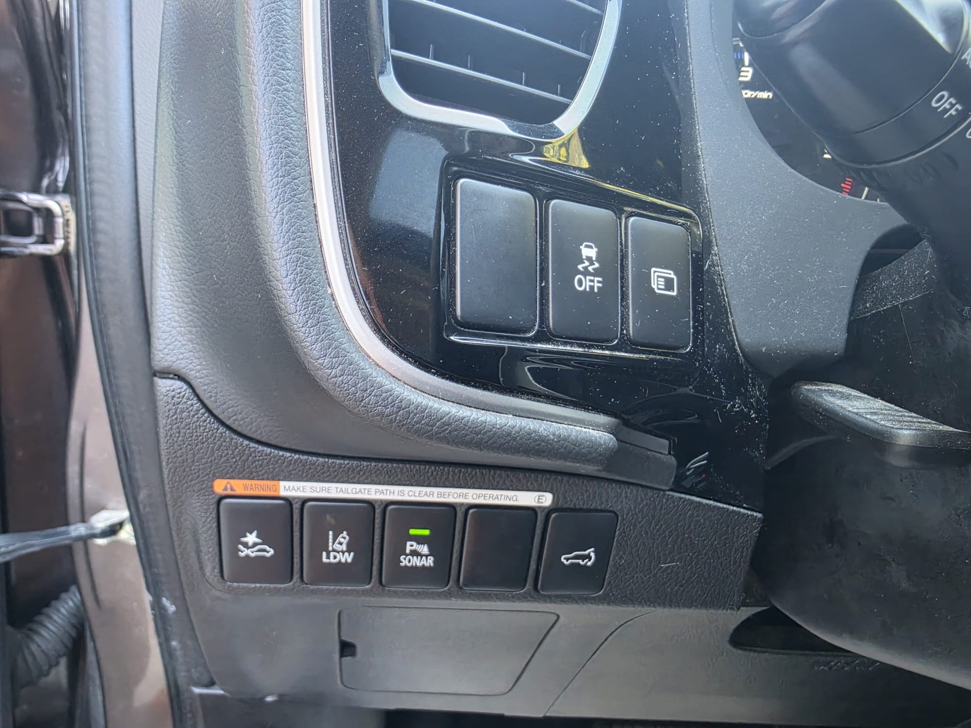 MITSUBISHI Outlander 2.2 DID Diamond 4WD Automatic-image-19