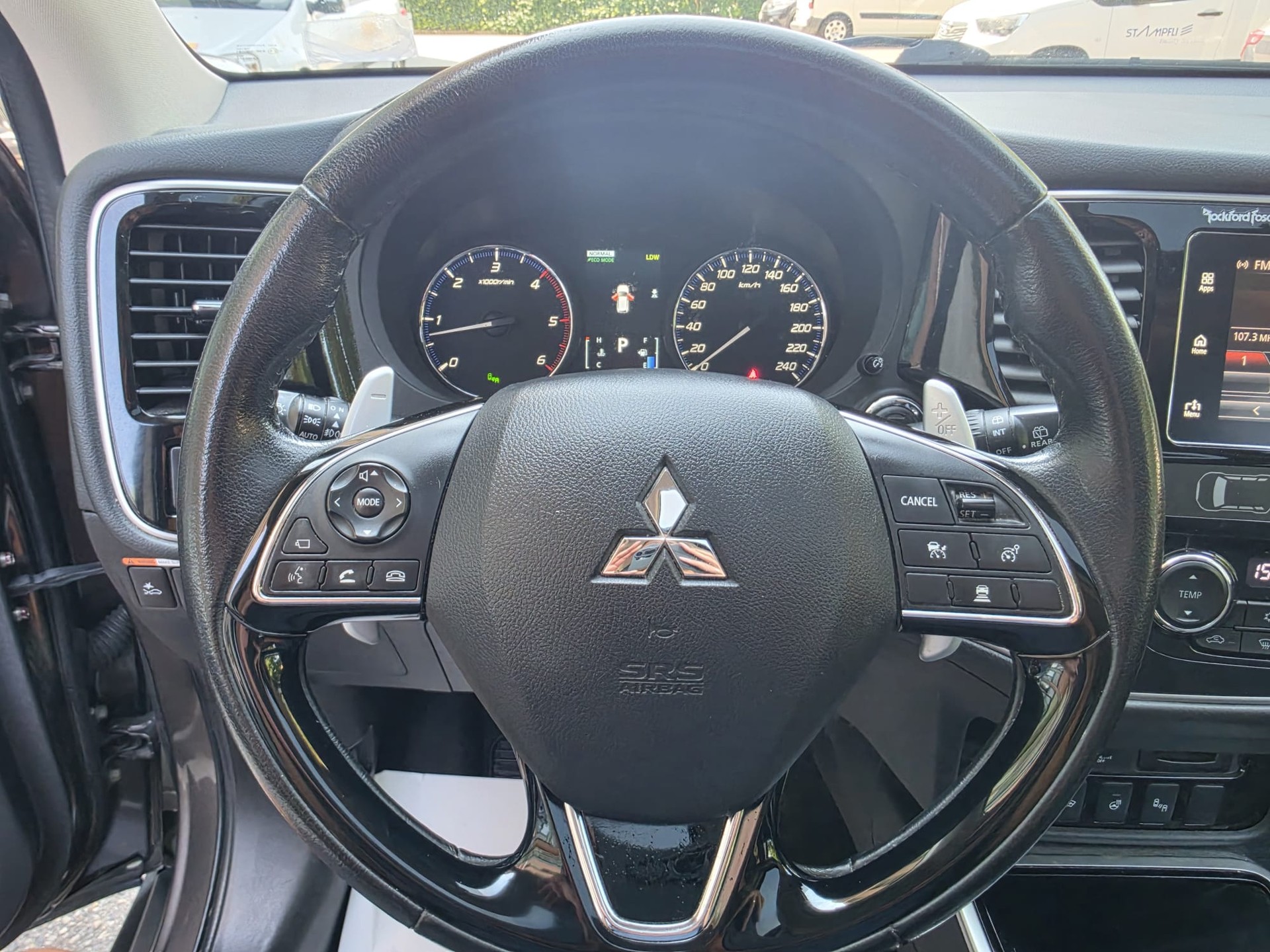 MITSUBISHI Outlander 2.2 DID Diamond 4WD Automatic-image-12