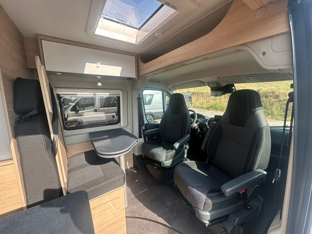 ROADCAR R640 GSR2 AT8-image-5