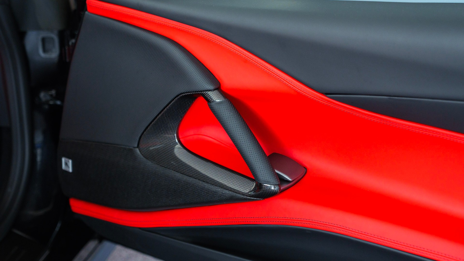 FERRARI 812 Superfast-image-13
