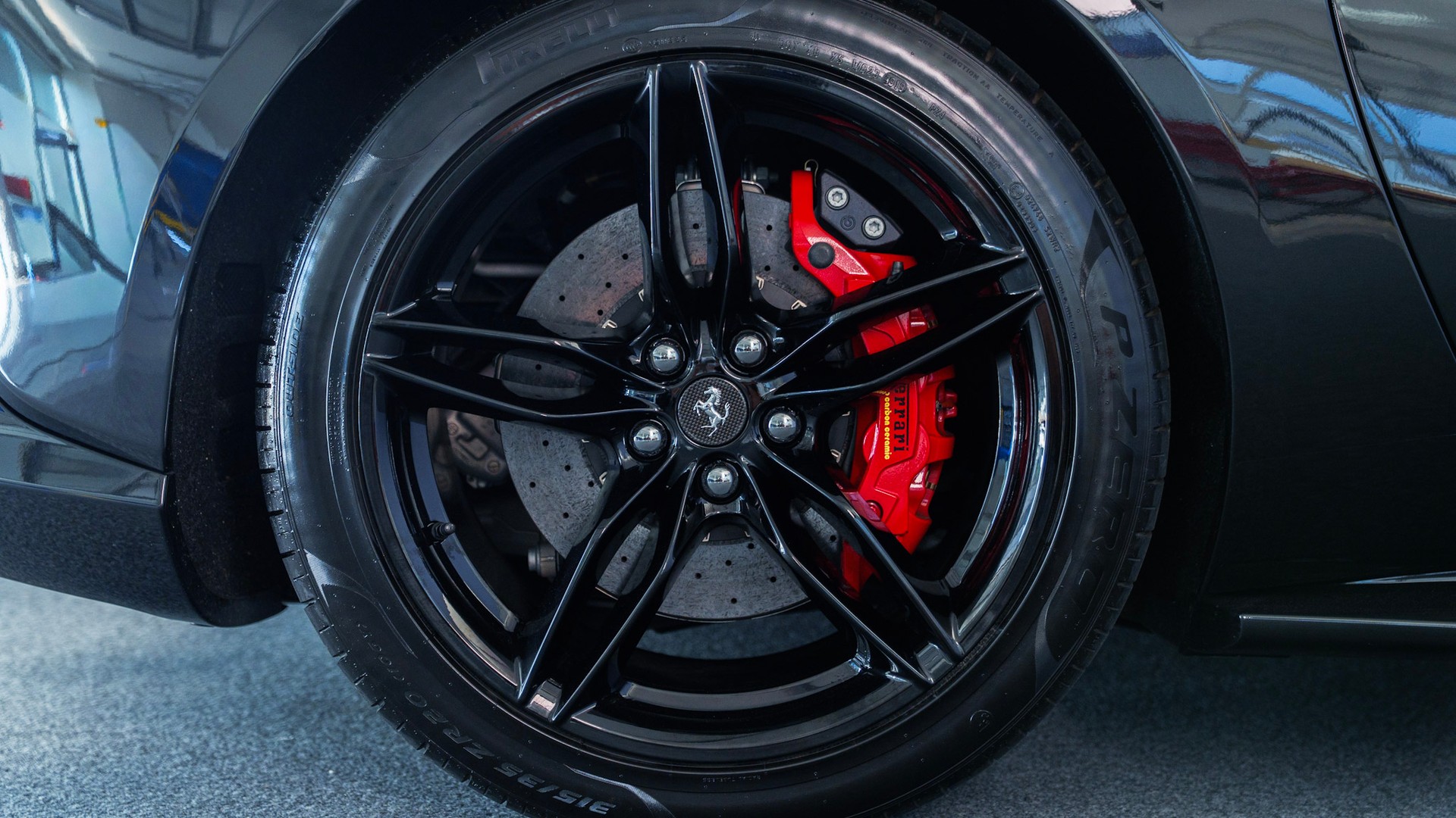 FERRARI 812 Superfast-image-5