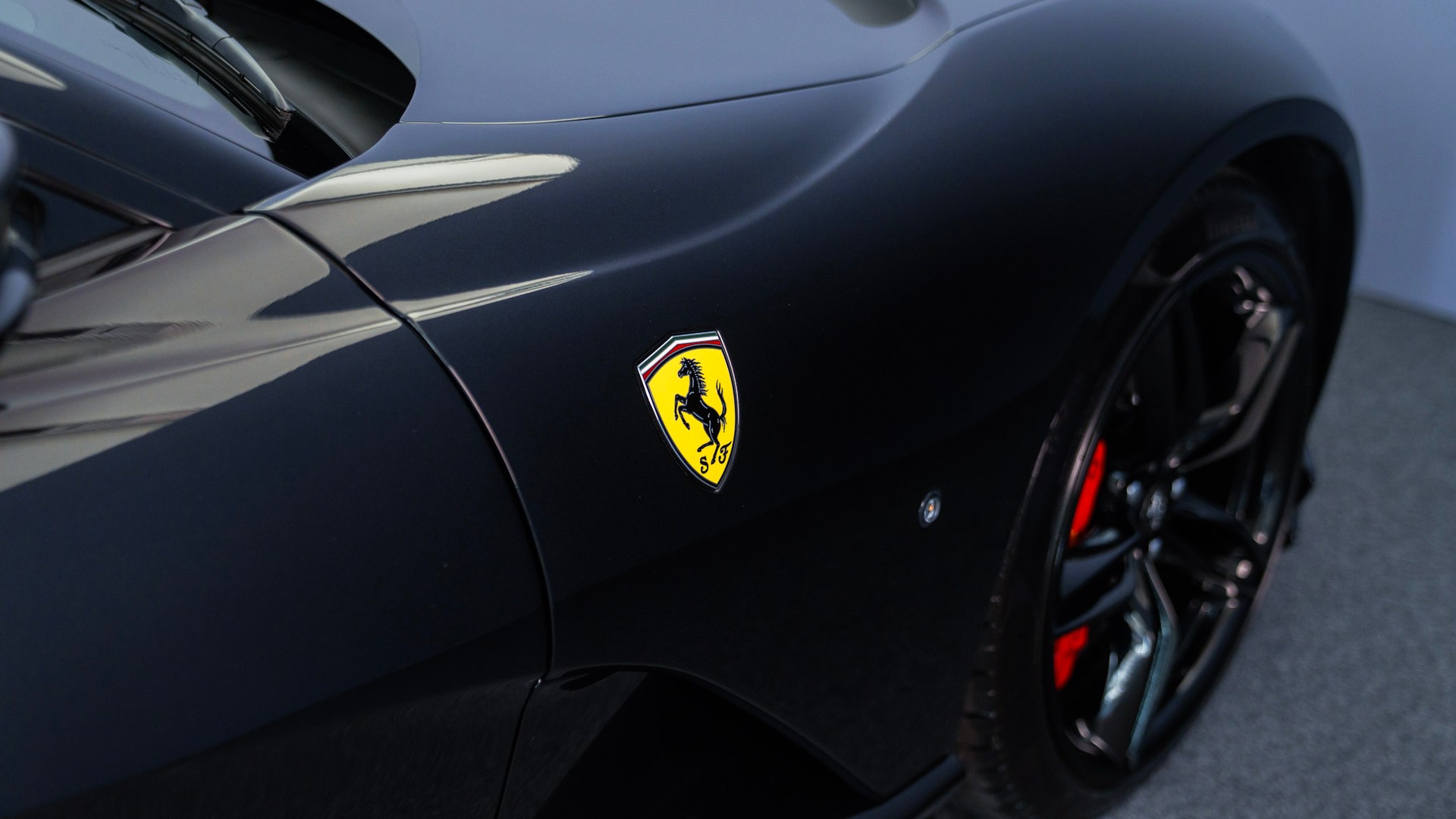 FERRARI 812 Superfast-image-6