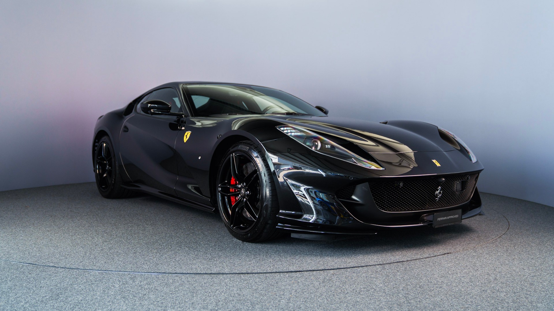 FERRARI 812 Superfast-showroom-element-2