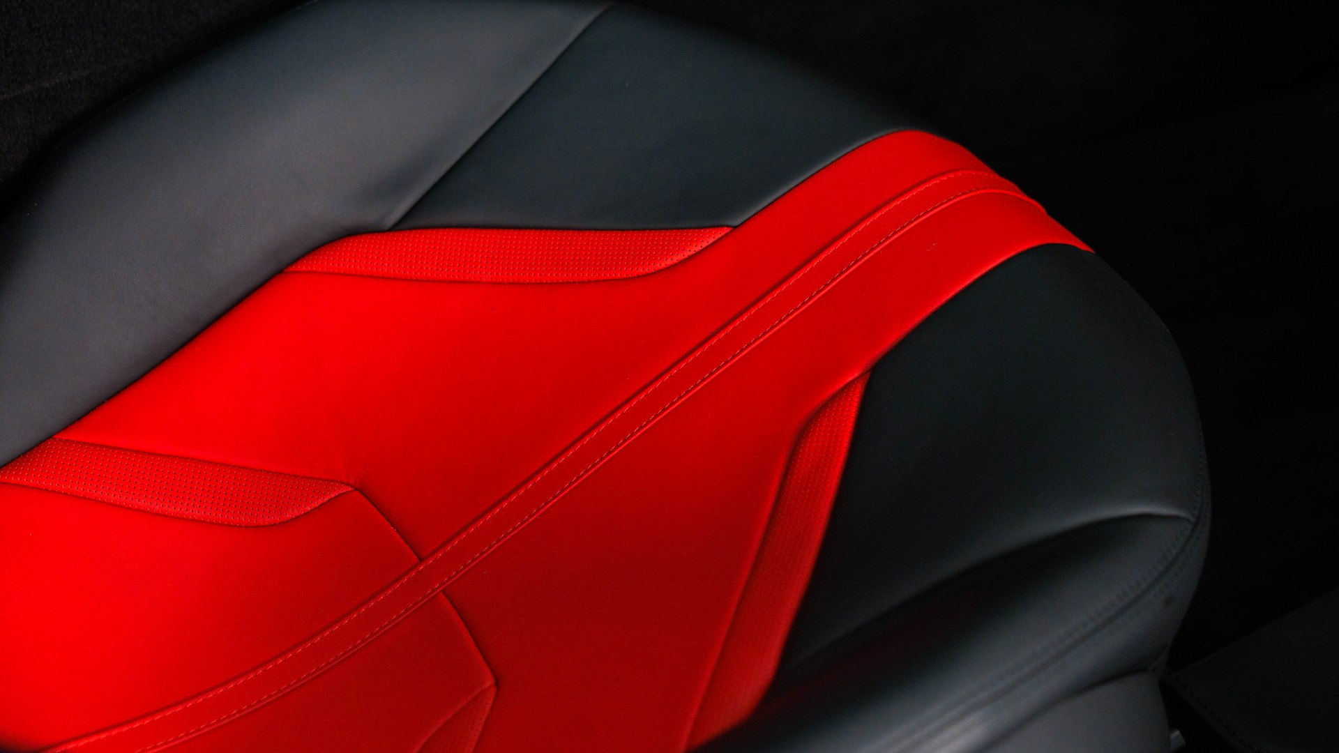 FERRARI 812 Superfast-image-12