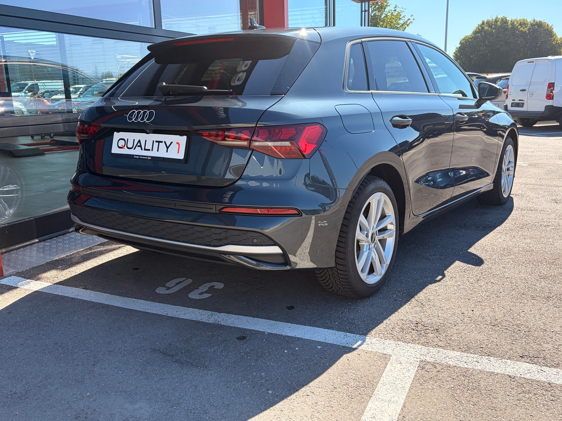 AUDI A3 Sportback 35 TFSI Attraction S-tronic-image-3