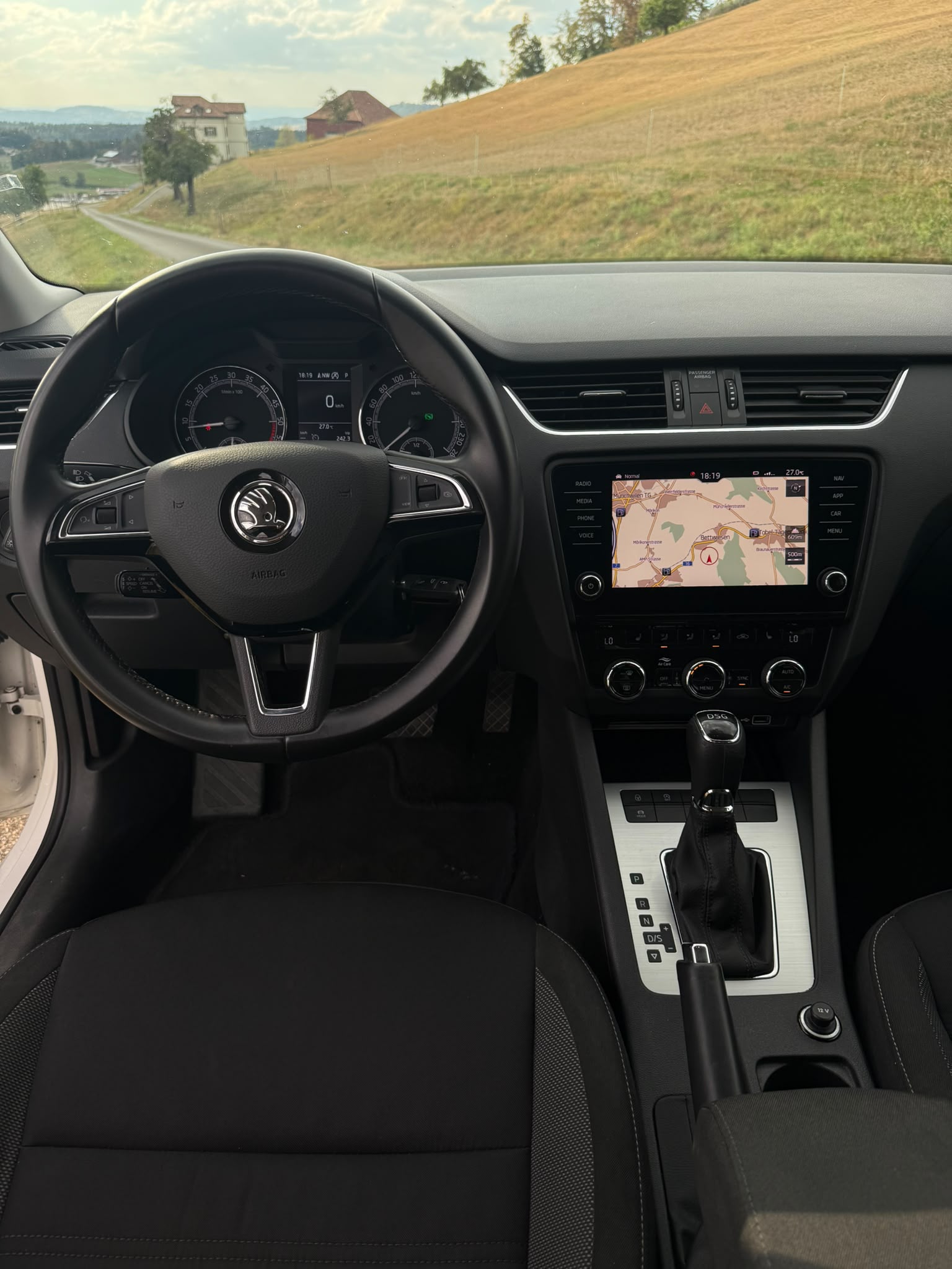 SKODA Octavia Combi 1.6 TDI Ambition DSG-image-8