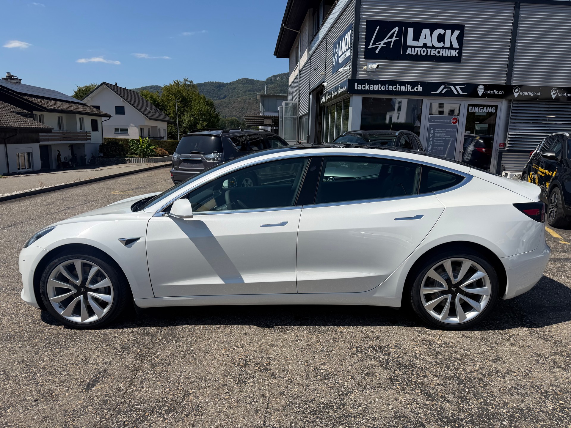 TESLA Model 3 Long Range Dual Motor AWD-image-9