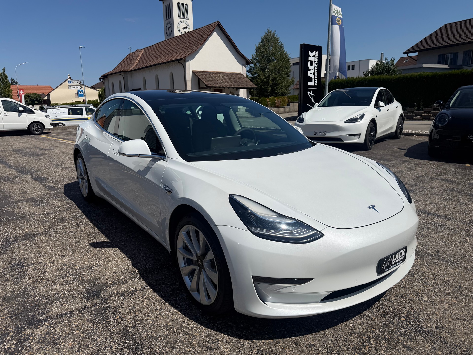 TESLA Model 3 Long Range Dual Motor AWD-showroom-element-3