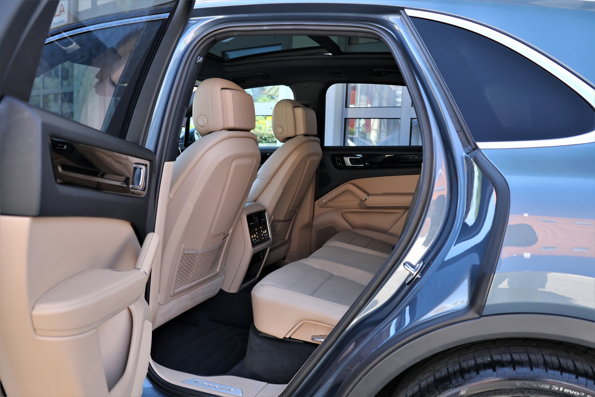 PORSCHE Cayenne (CH)-image-11