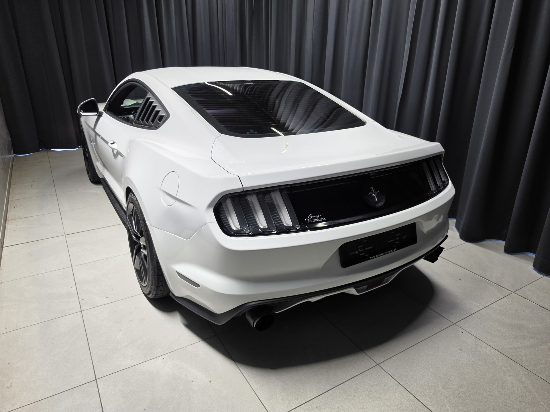 FORD Mustang Fastback 2.3 Automat (35)-showroom-element-3