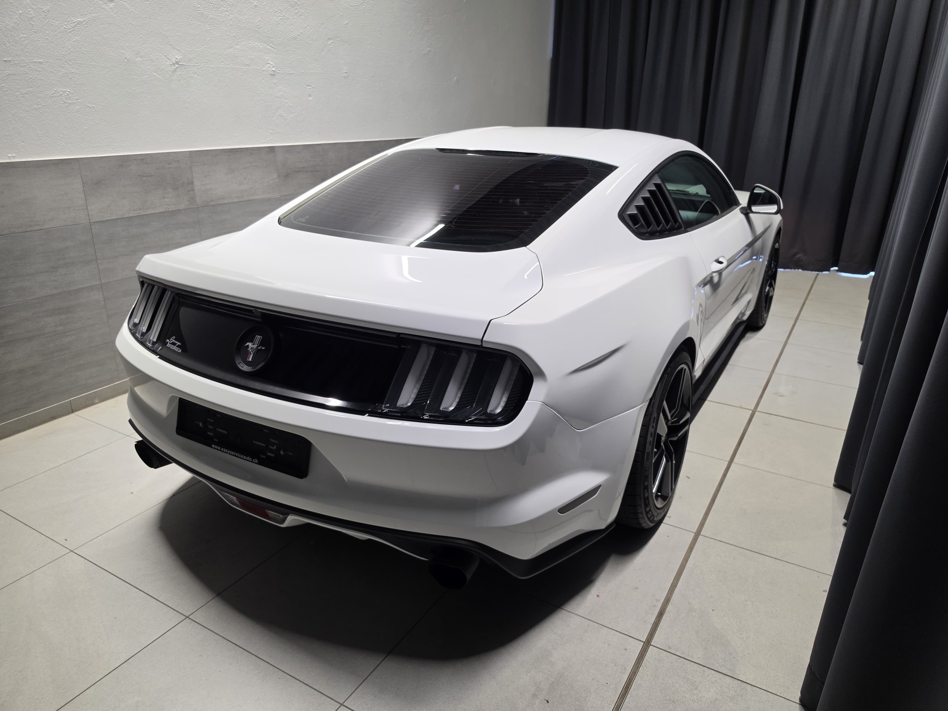 FORD Mustang Fastback 2.3 Automat (35)-showroom-element-1