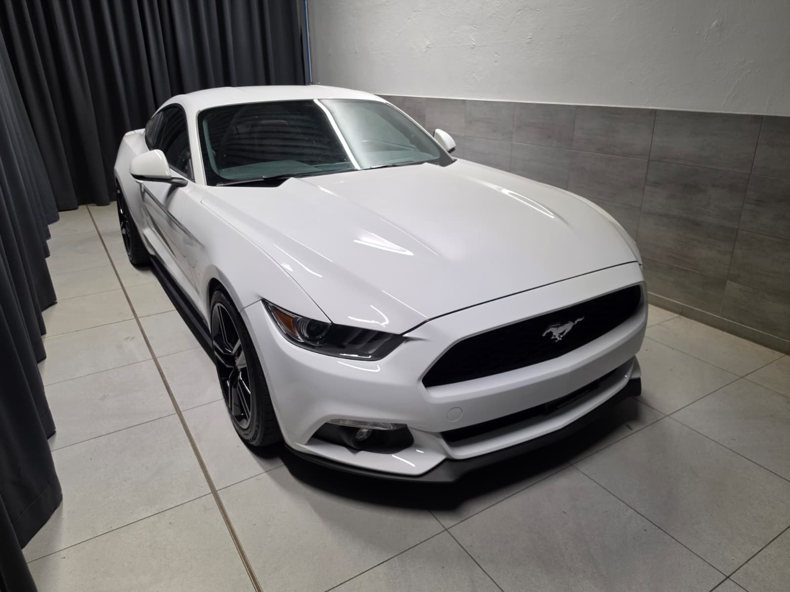 FORD Mustang Fastback 2.3 Automat (35)