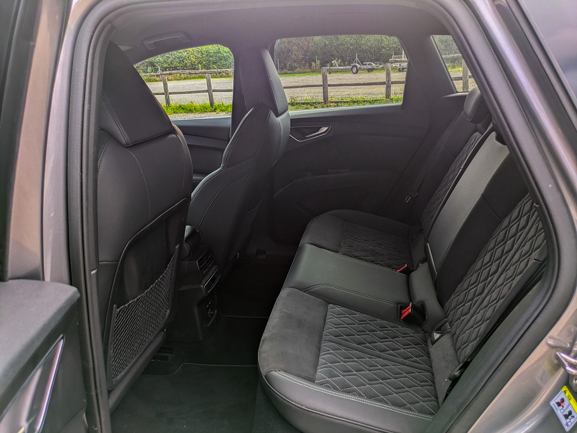 AUDI Q4 e-tron 45 quattro-image-12