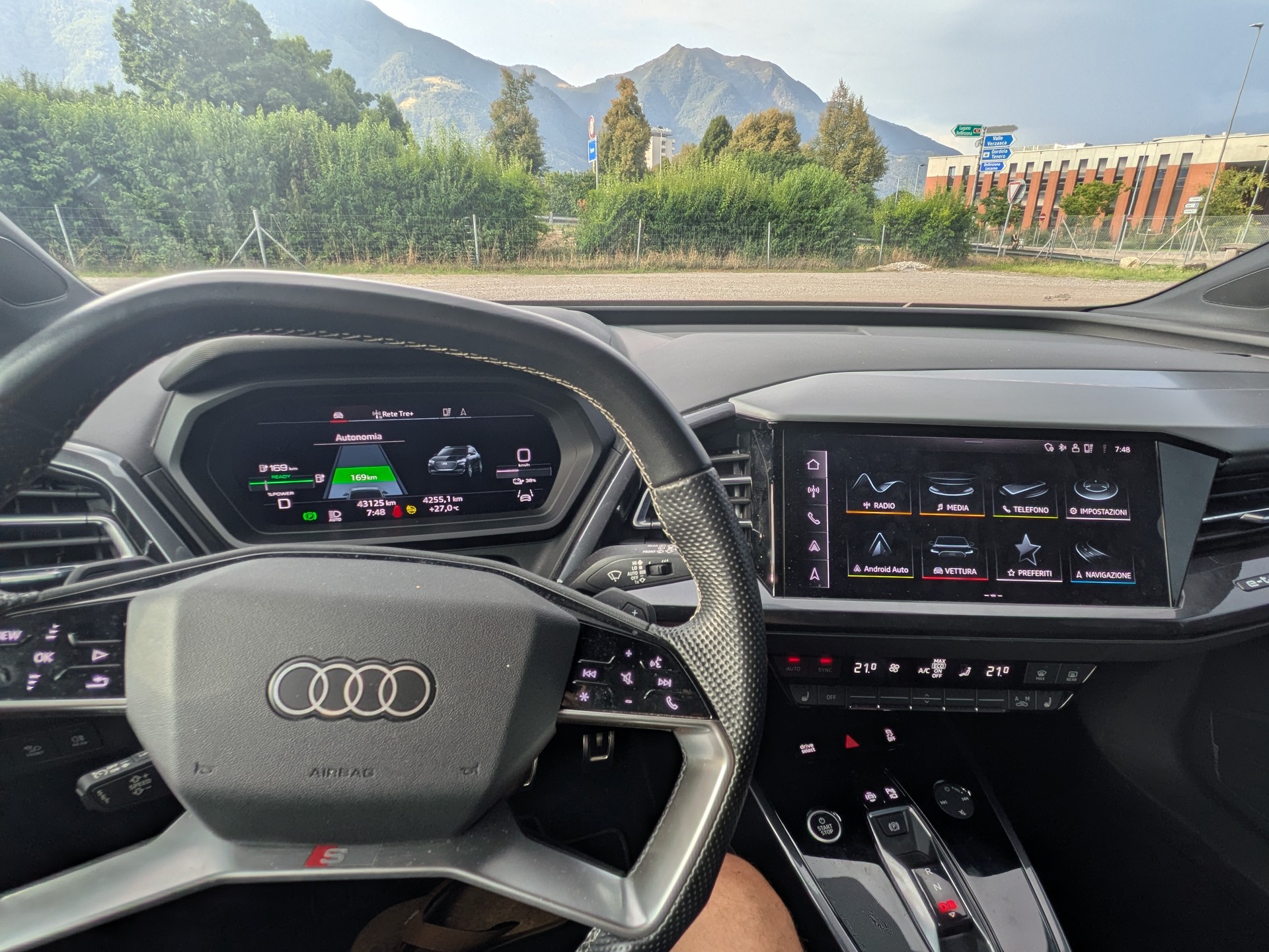 AUDI Q4 e-tron 45 quattro-image-8