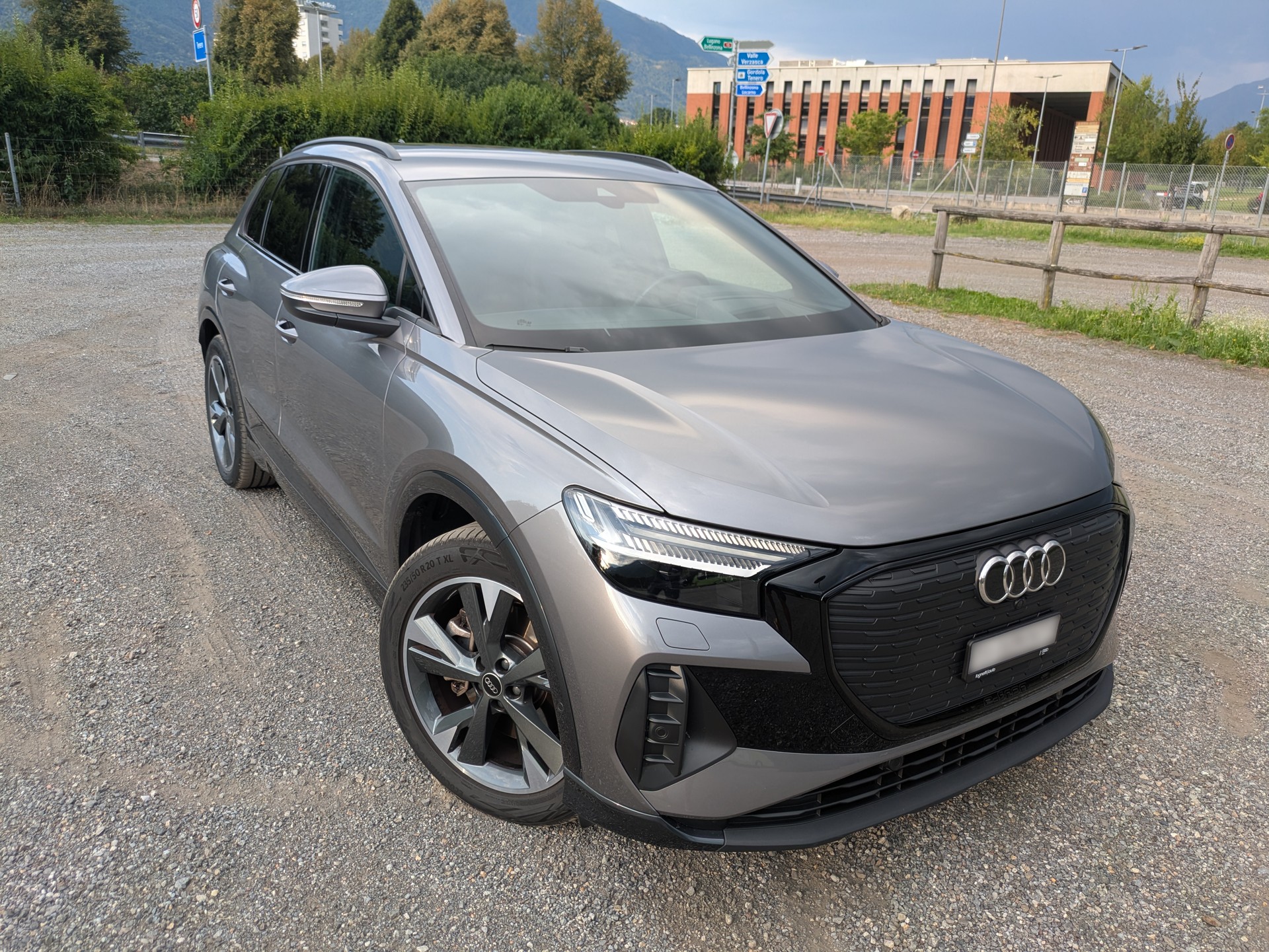 AUDI Q4 e-tron 45 quattro-image-1