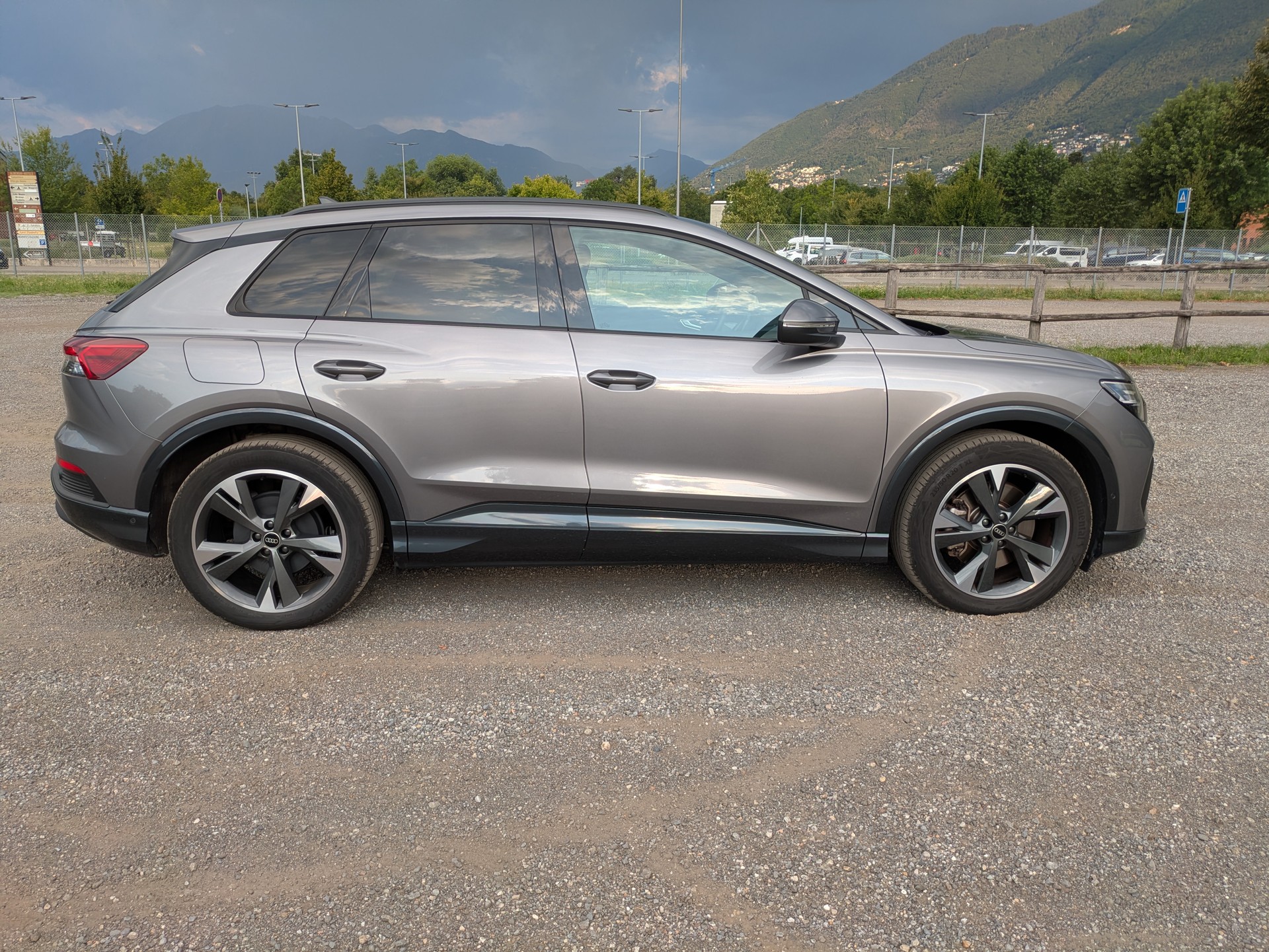 AUDI Q4 e-tron 45 quattro-image-7