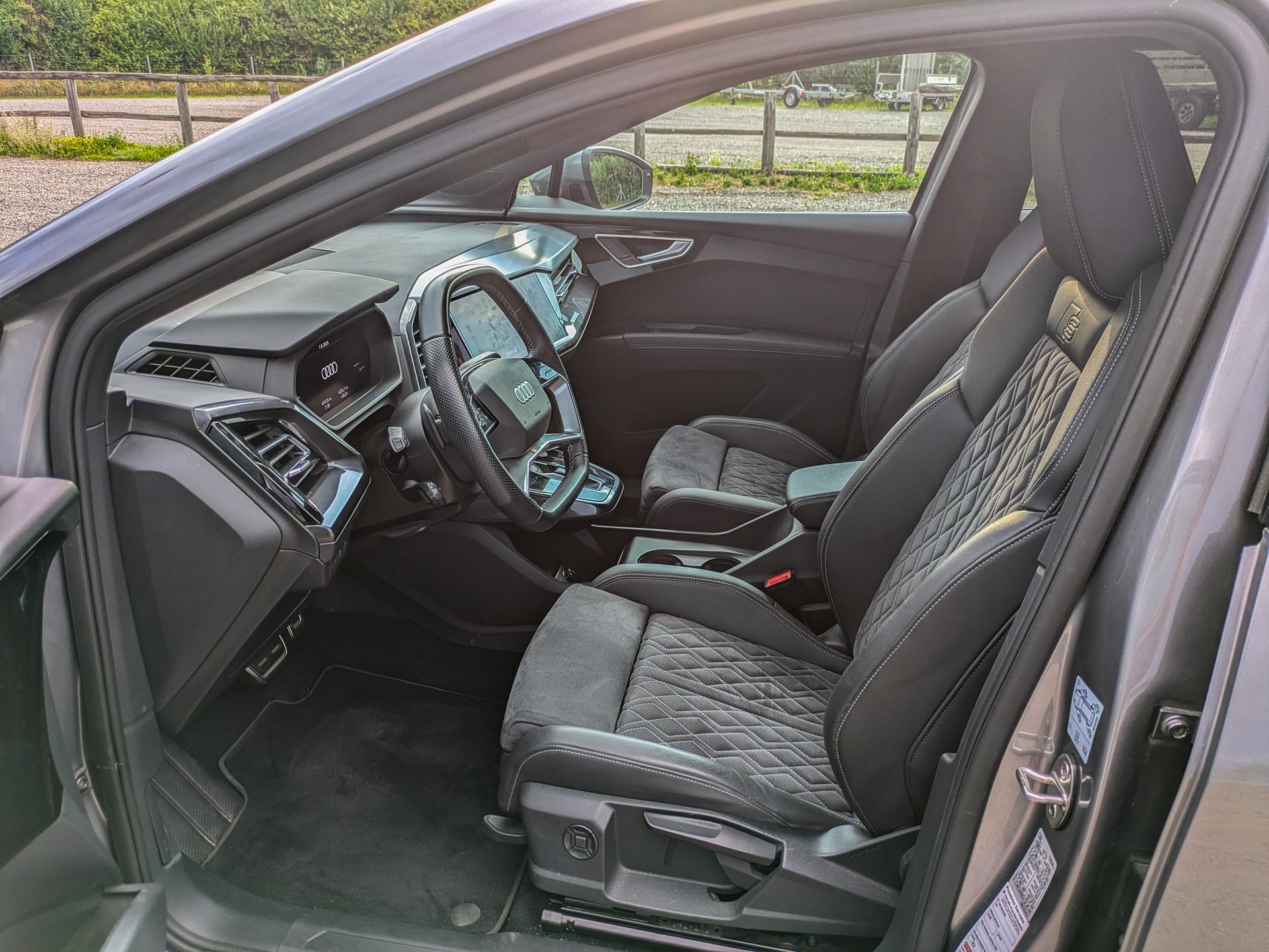 AUDI Q4 e-tron 45 quattro-image-10