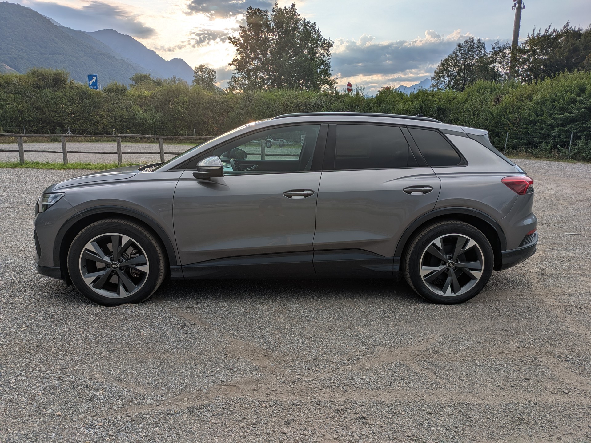AUDI Q4 e-tron 45 quattro-image-6
