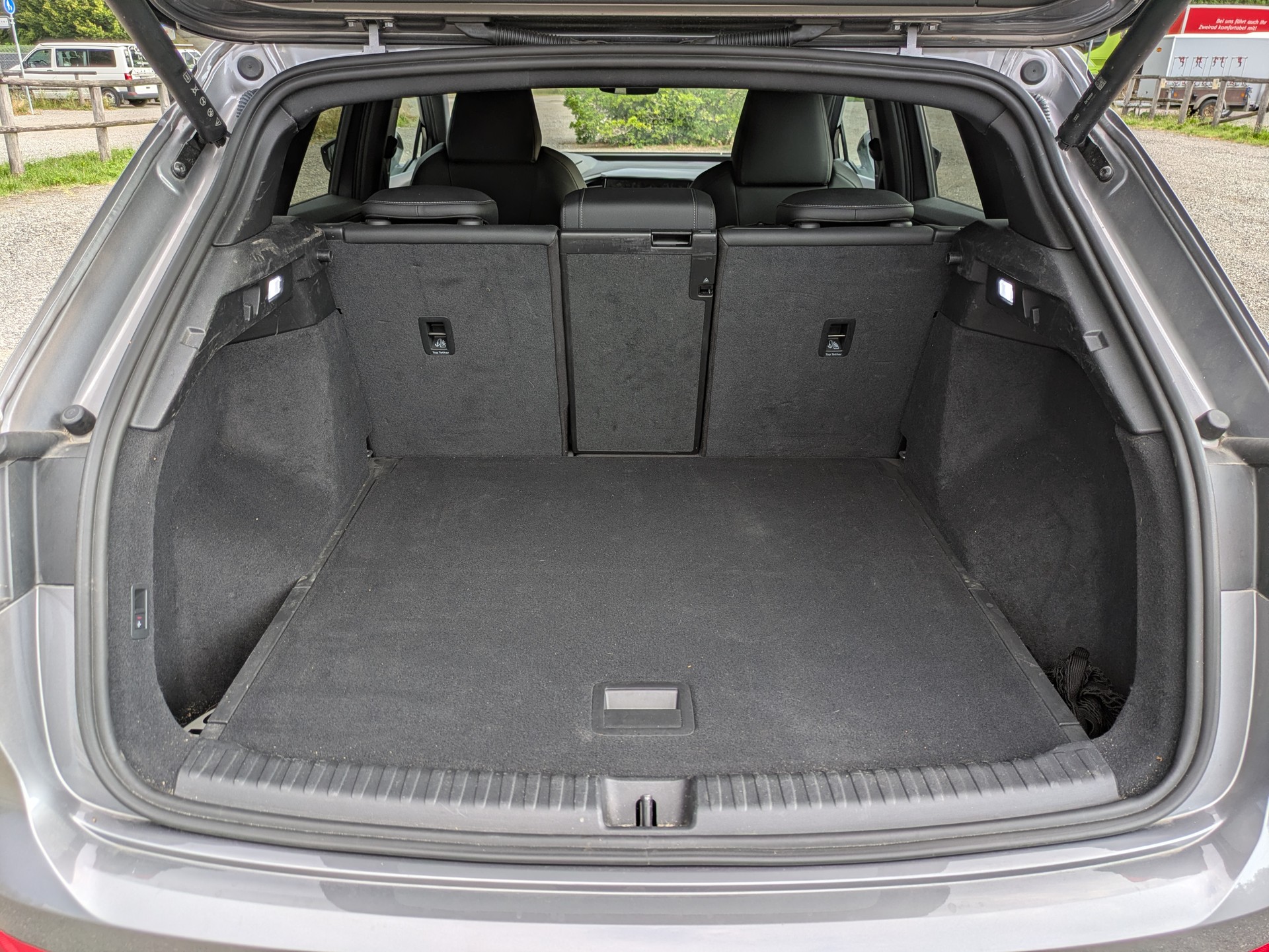 AUDI Q4 e-tron 45 quattro-image-14