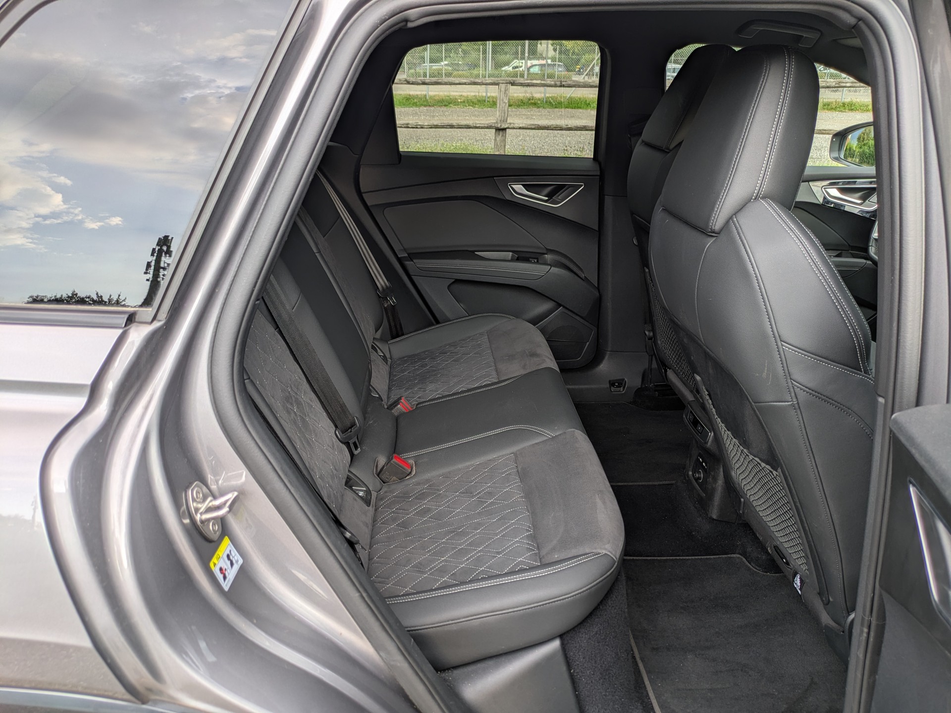 AUDI Q4 e-tron 45 quattro-image-13