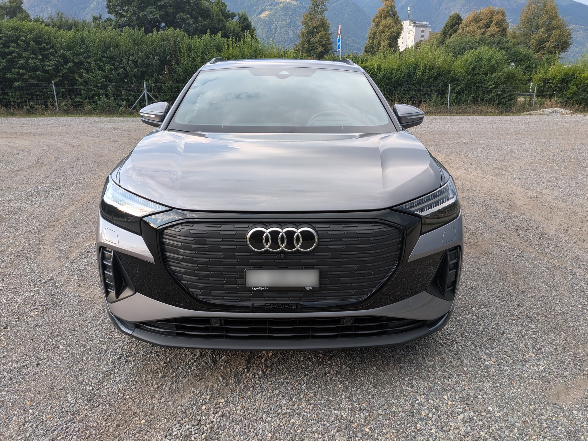 AUDI Q4 e-tron 45 quattro-image-4