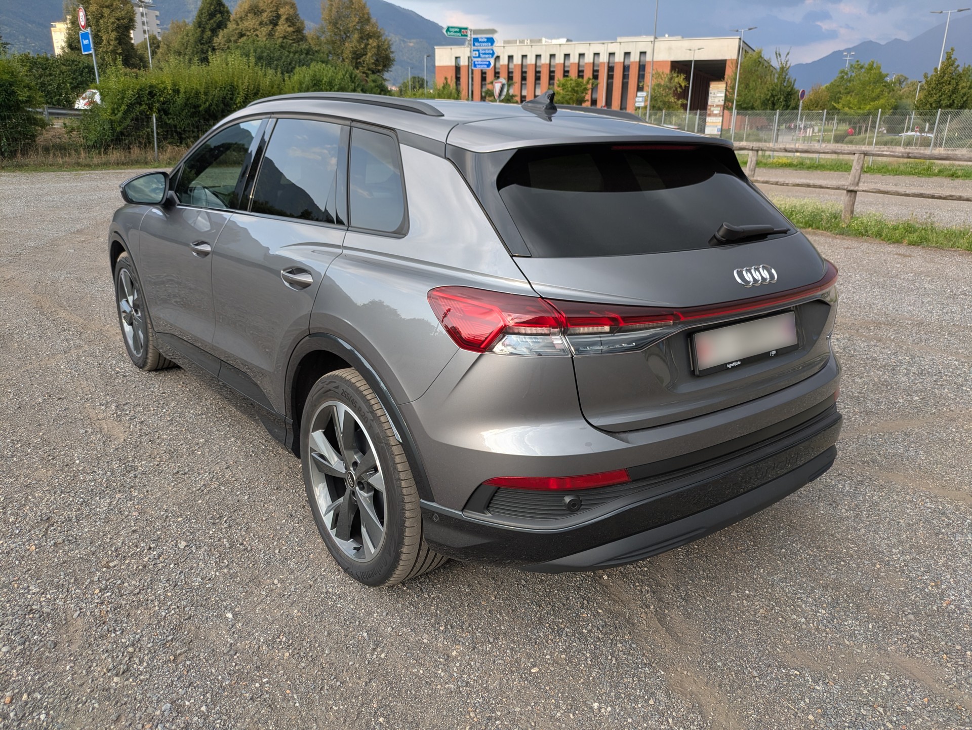 AUDI Q4 e-tron 45 quattro-image-3