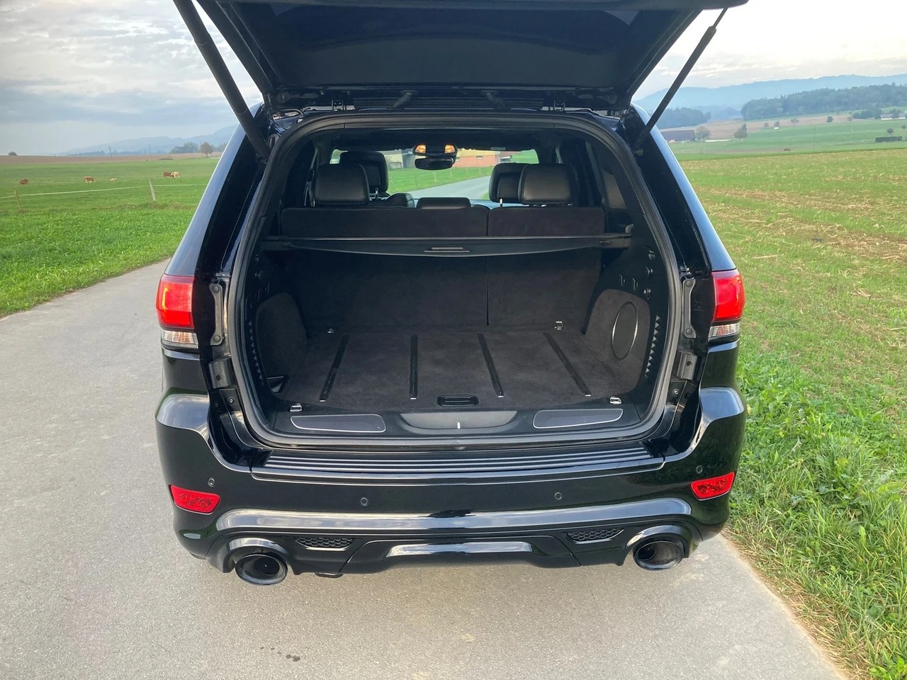 JEEP Grand Cherokee 6.4 V8 HEMI SRT8 Automatic-image-5