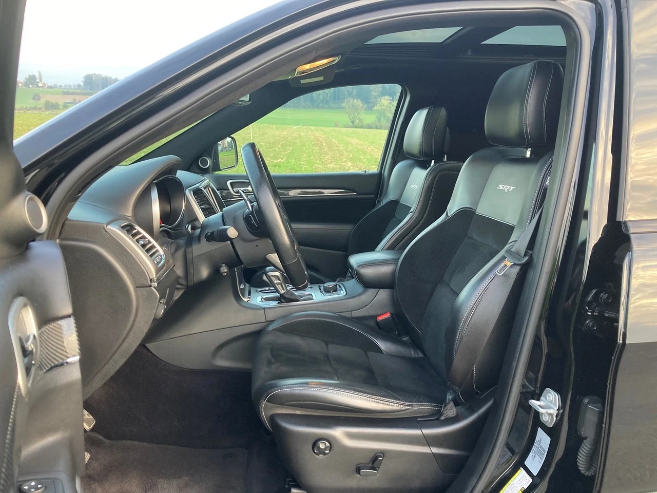 JEEP Grand Cherokee 6.4 V8 HEMI SRT8 Automatic-image-6