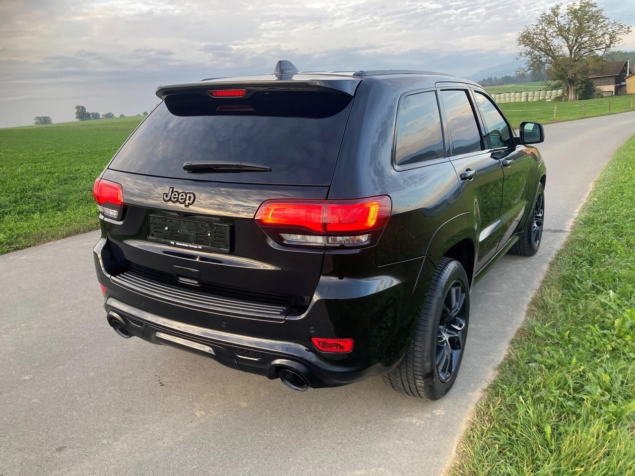 JEEP Grand Cherokee 6.4 V8 HEMI SRT8 Automatic-image-2