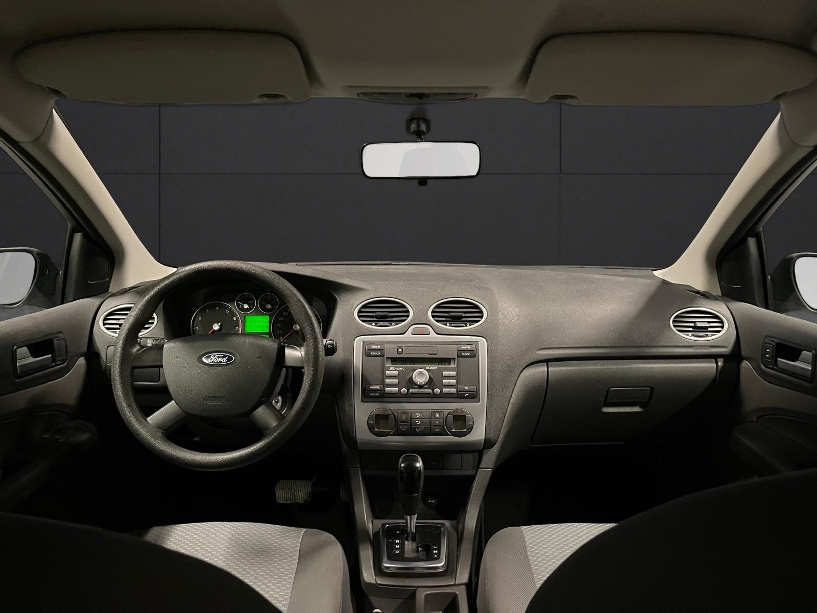 FORD Focus 2.0i 16V-image-6
