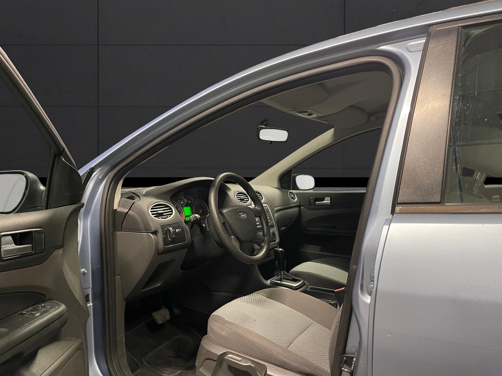 FORD Focus 2.0i 16V-showroom-element-3