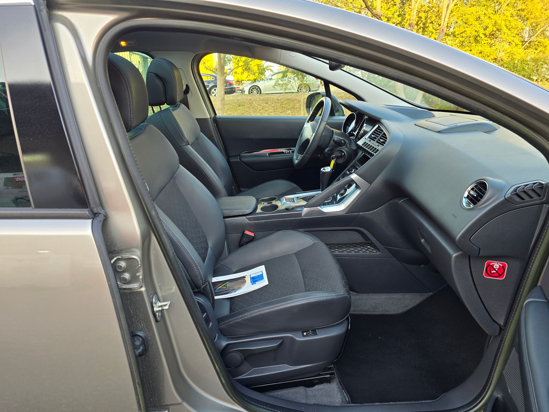 PEUGEOT 3008 1.6 16V T Platinum Tiptronic-image-10