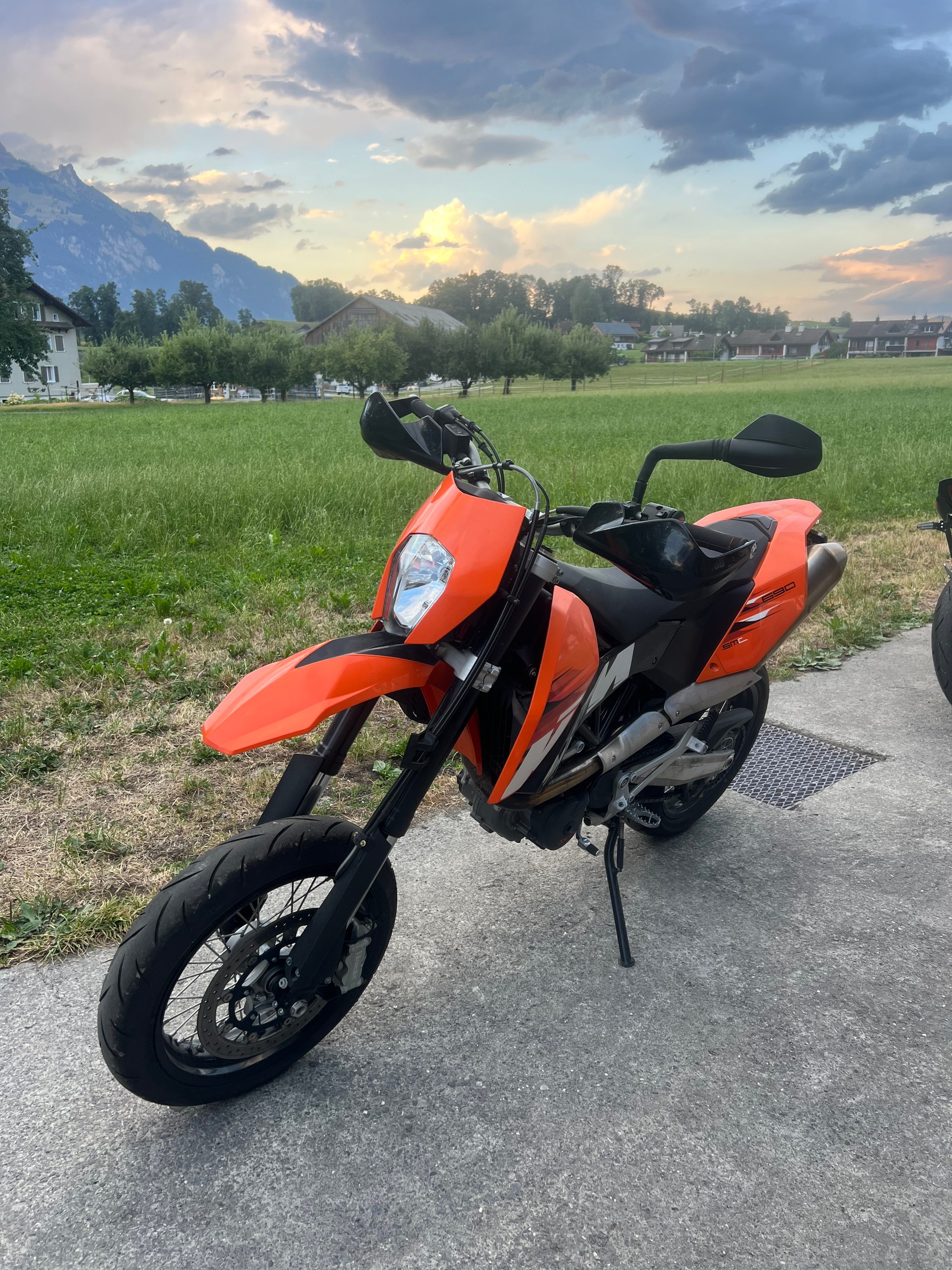 KTM 690 SMC R-image-1