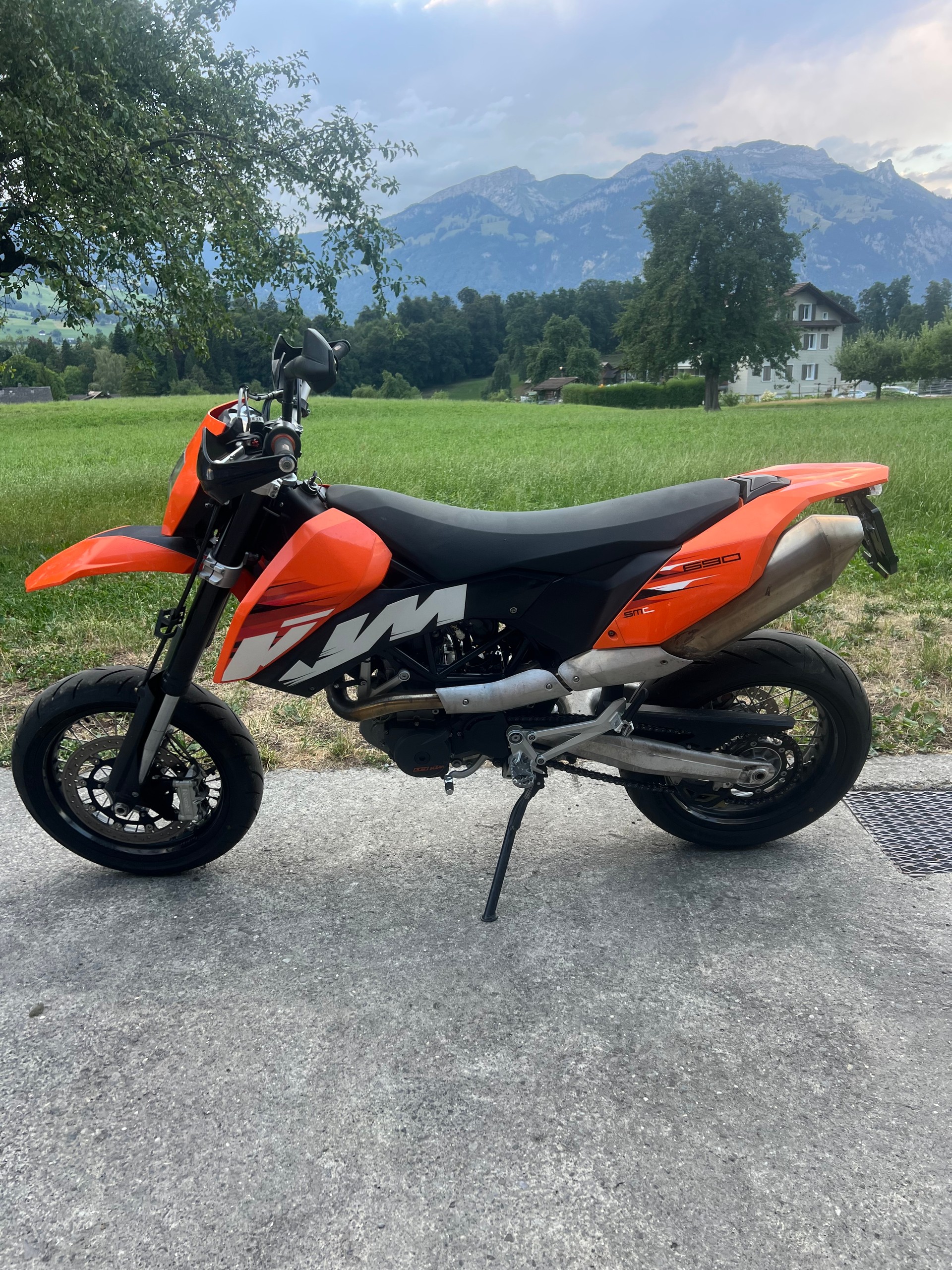 KTM 690 SMC R-image-2