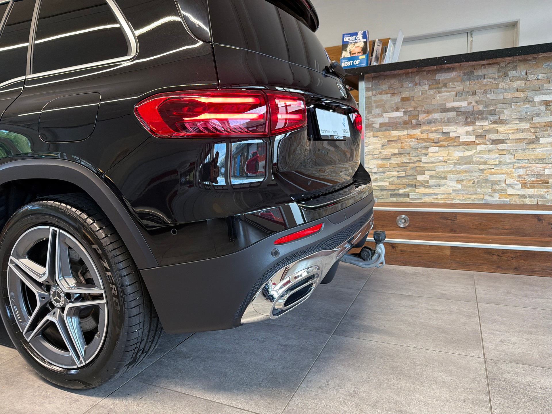 MERCEDES-BENZ GLB 250 4Matic 8G-Tronic AMG LINE-image-4