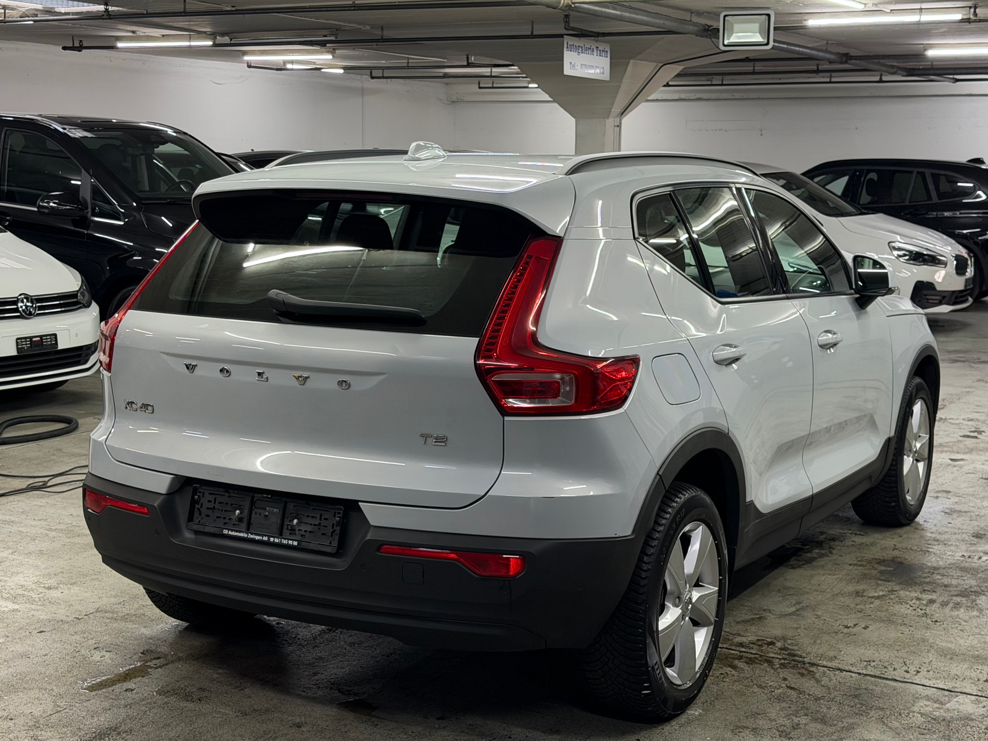 VOLVO XC40 T2 Momentum Geartronic-image-4