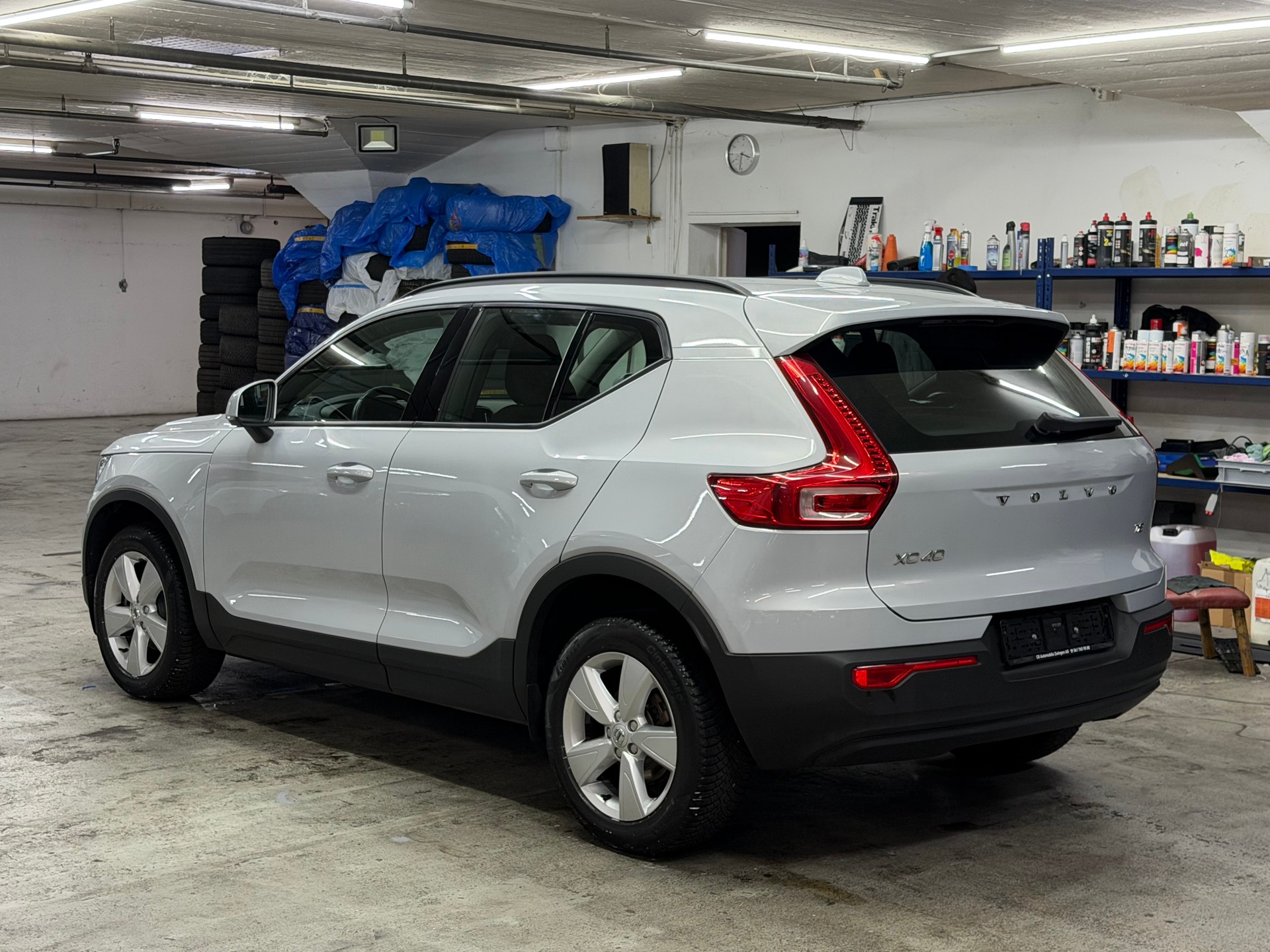 VOLVO XC40 T2 Momentum Geartronic-image-3
