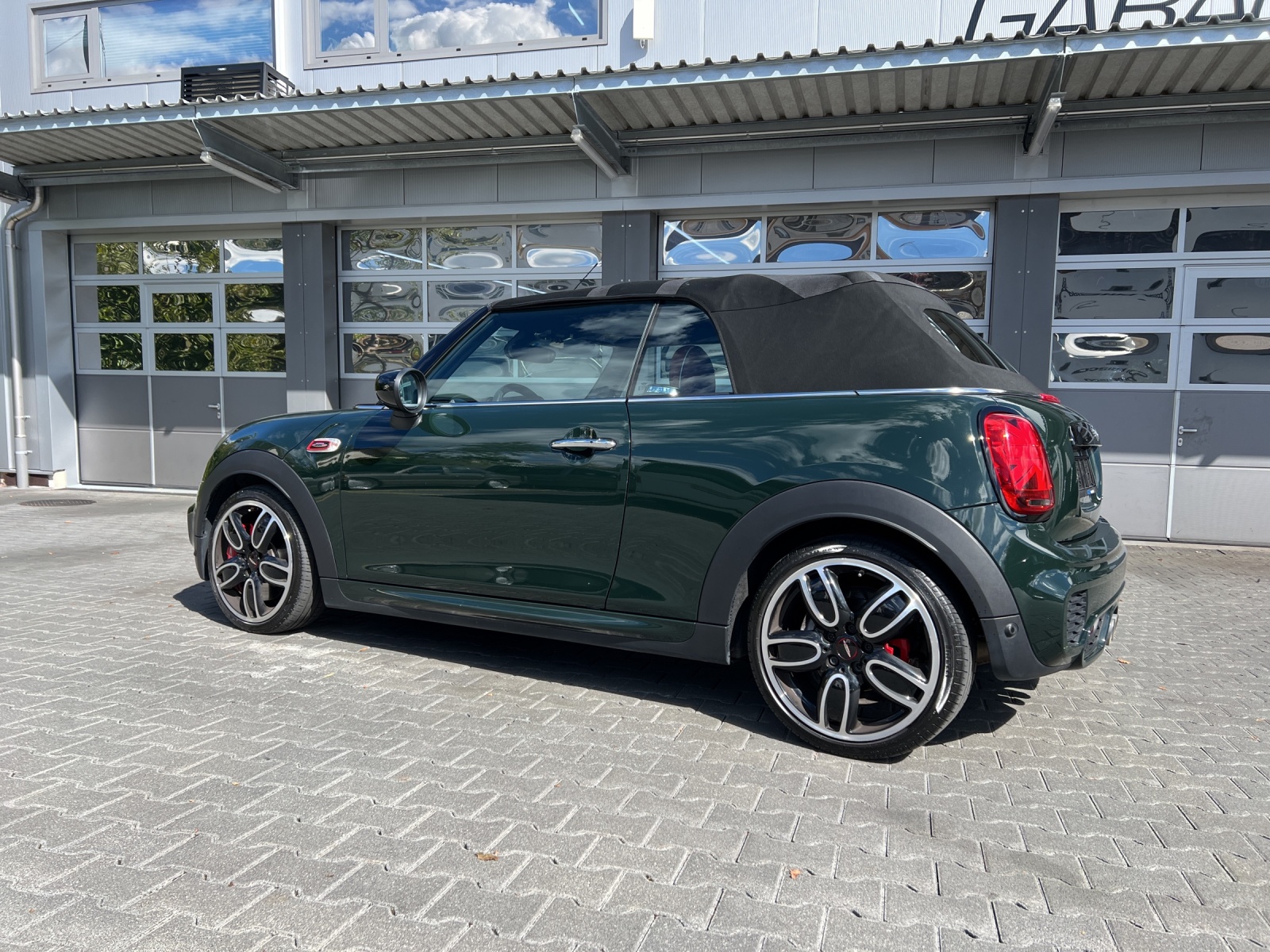 MINI Cooper John Cooper Works Cabriolet Steptronic-showroom-element-2