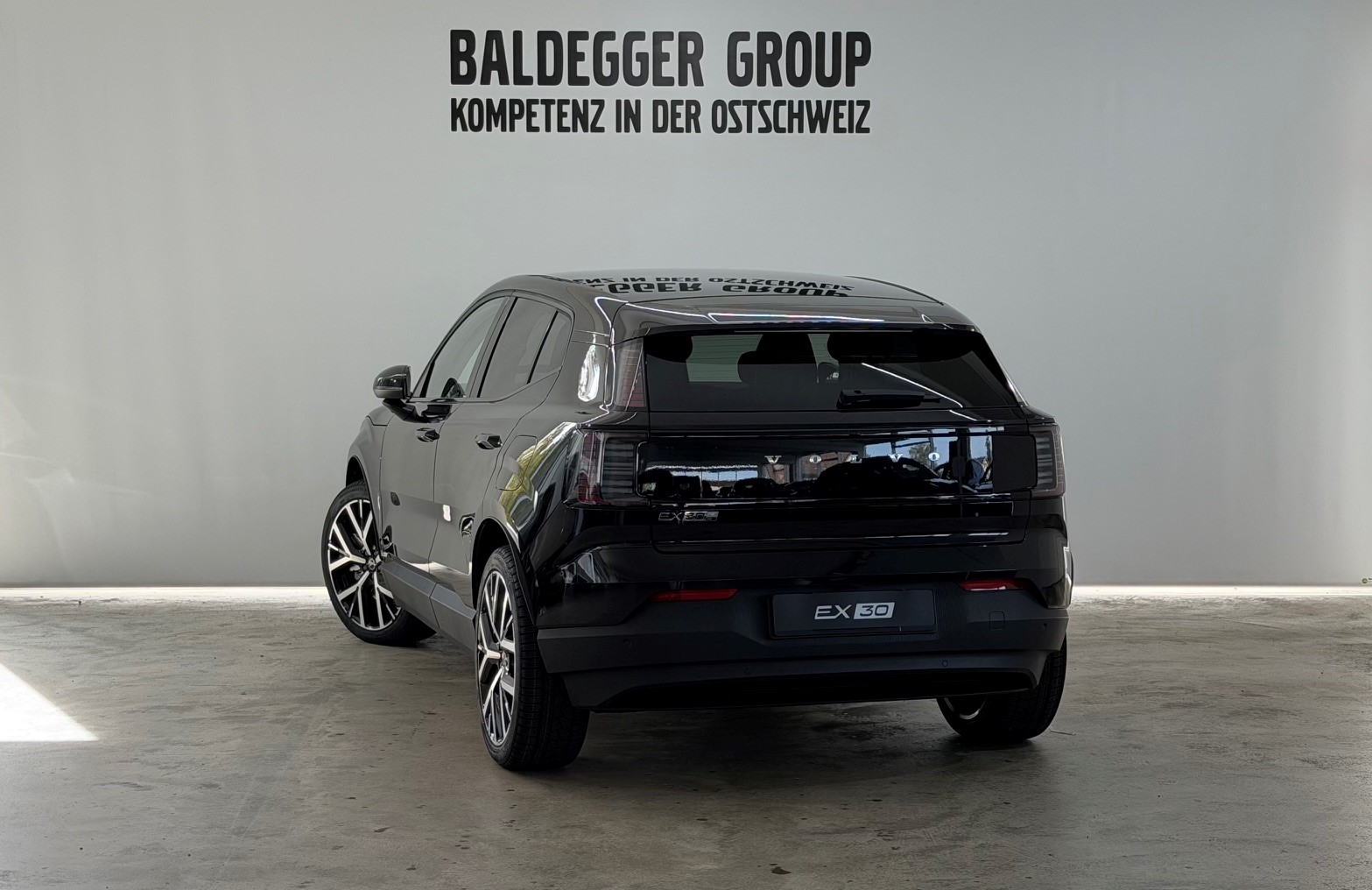 VOLVO EX 30 P8 Ultra AWD-showroom-element-1