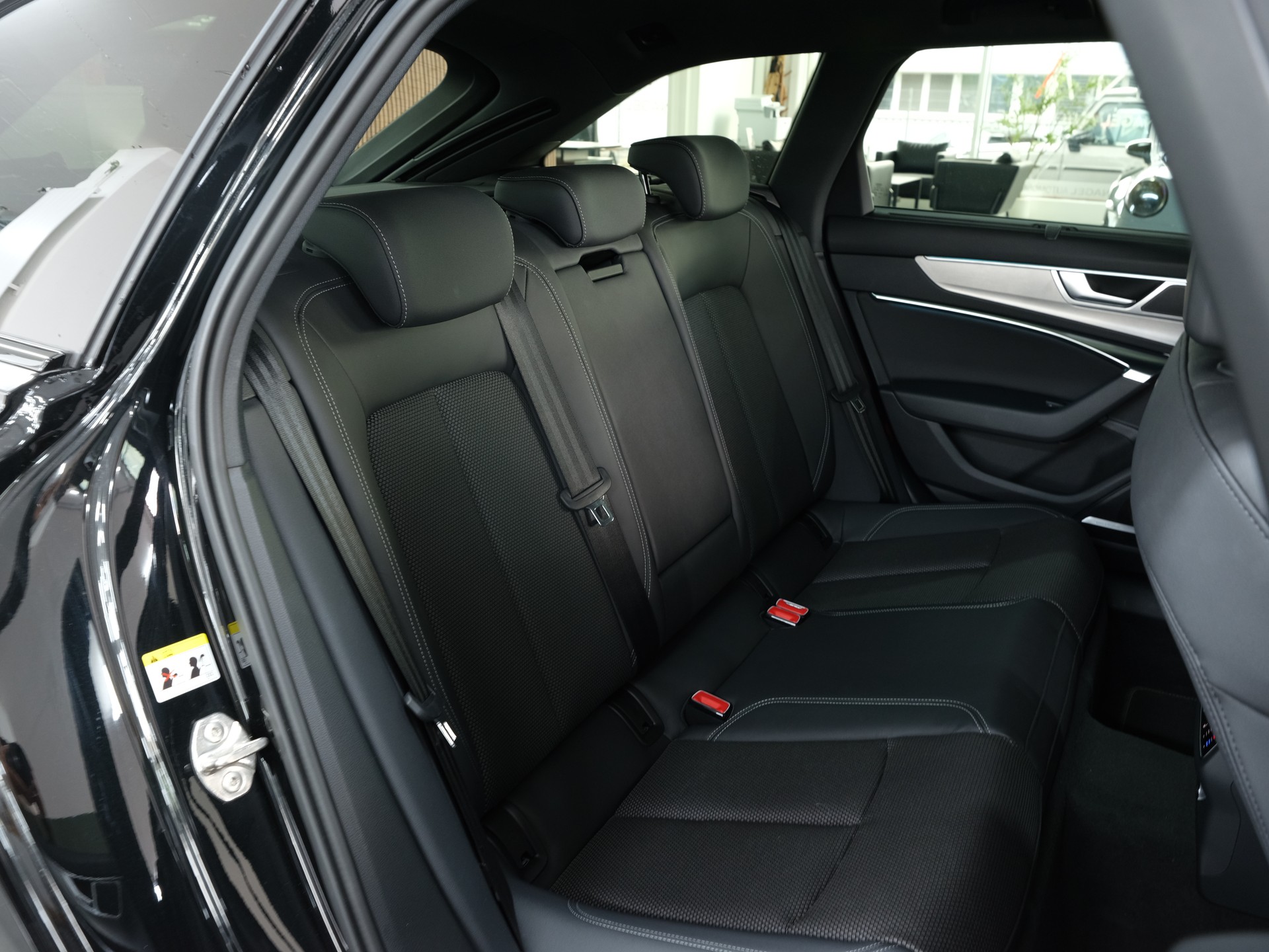 AUDI A6 Avant 50 TFSIe quattro S-tronic *360 Kamera* *CarPlay* *S-Line*-image-16