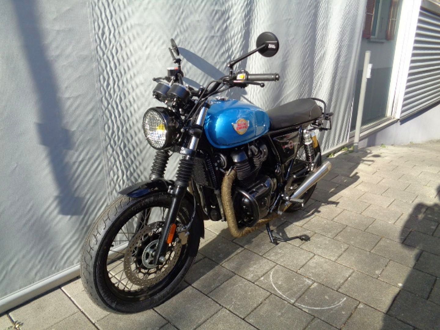 ROYAL ENFIELD INTERCEPTOR 650 TWIN-image-1