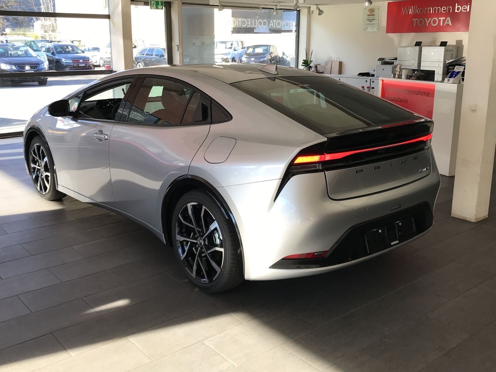 TOYOTA Prius 2.0 VVT-i Plug-in Hybrid Style-image-4