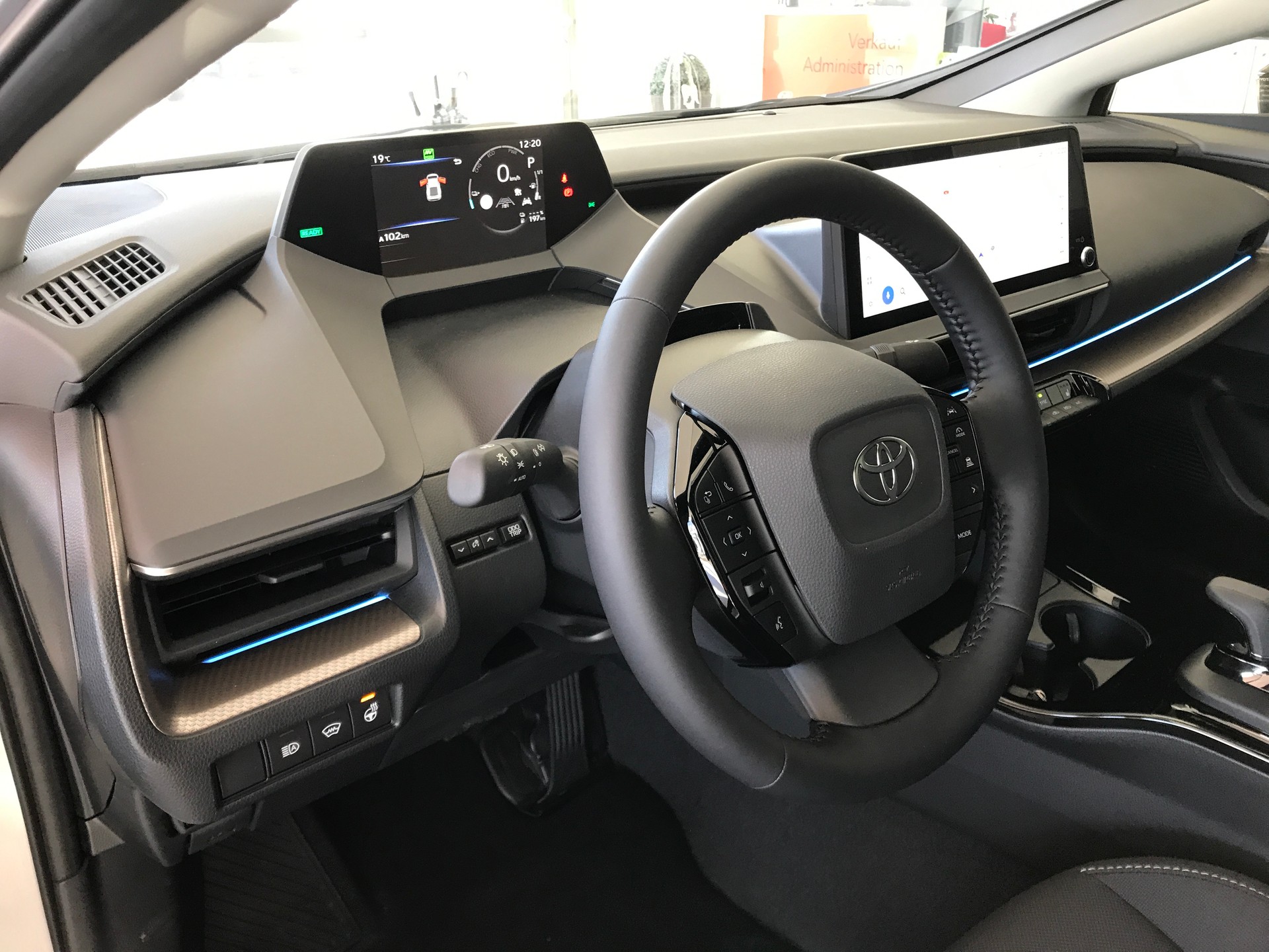 TOYOTA Prius 2.0 VVT-i Plug-in Hybrid Style-image-7
