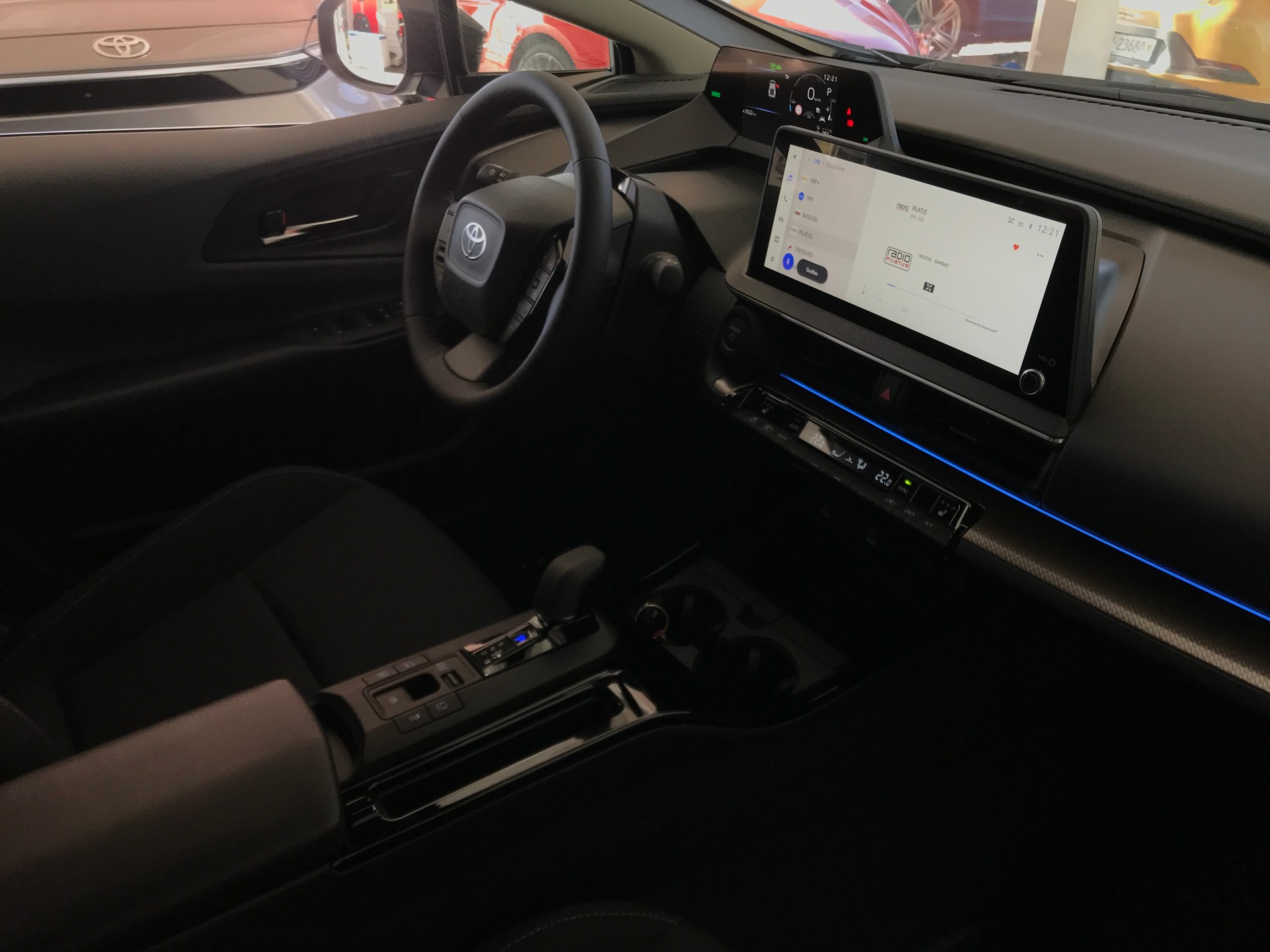 TOYOTA Prius 2.0 VVT-i Plug-in Hybrid Style-image-10